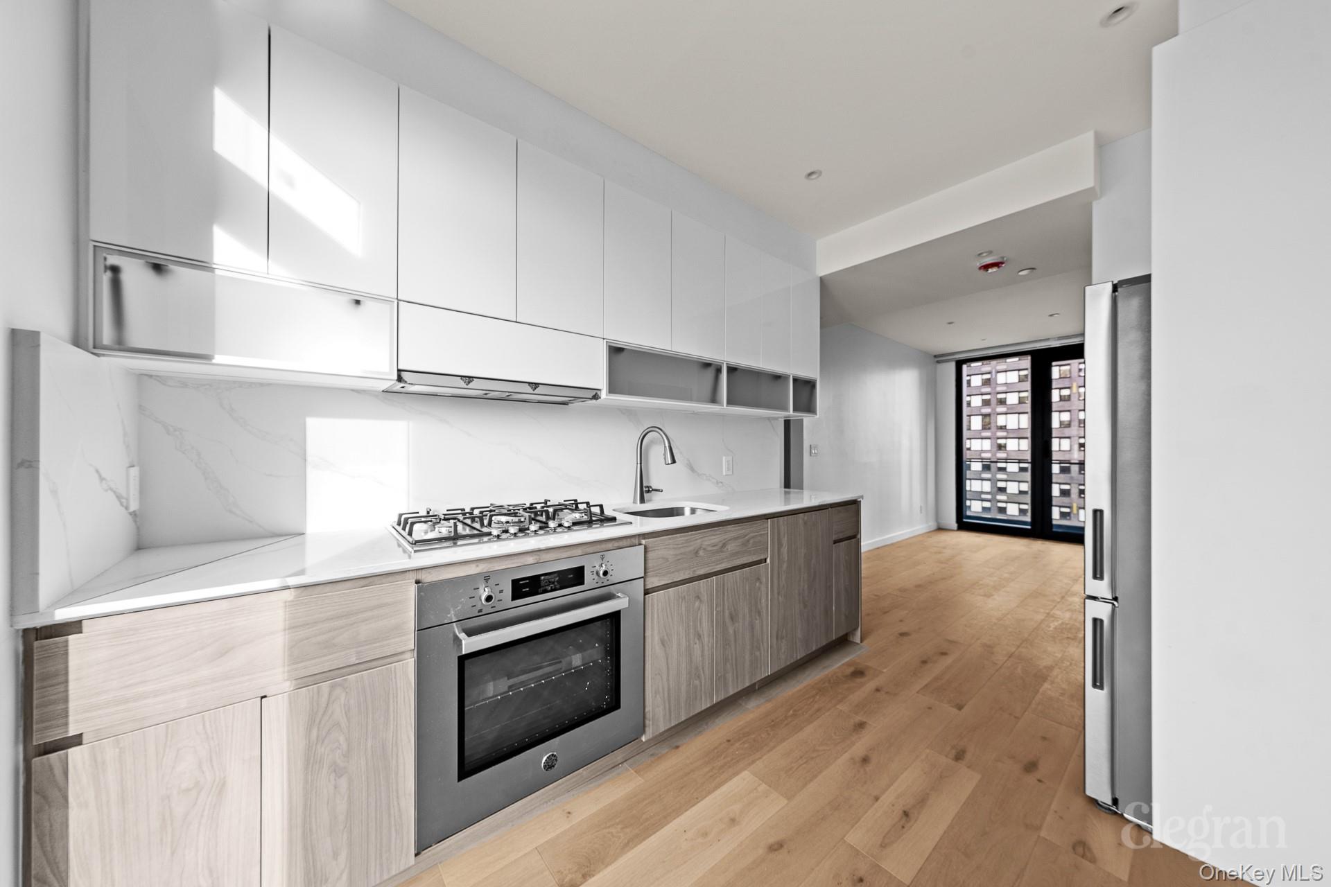 #11 photo, 4262 Hunter Street, कुईंस Long Island City , NY 11101