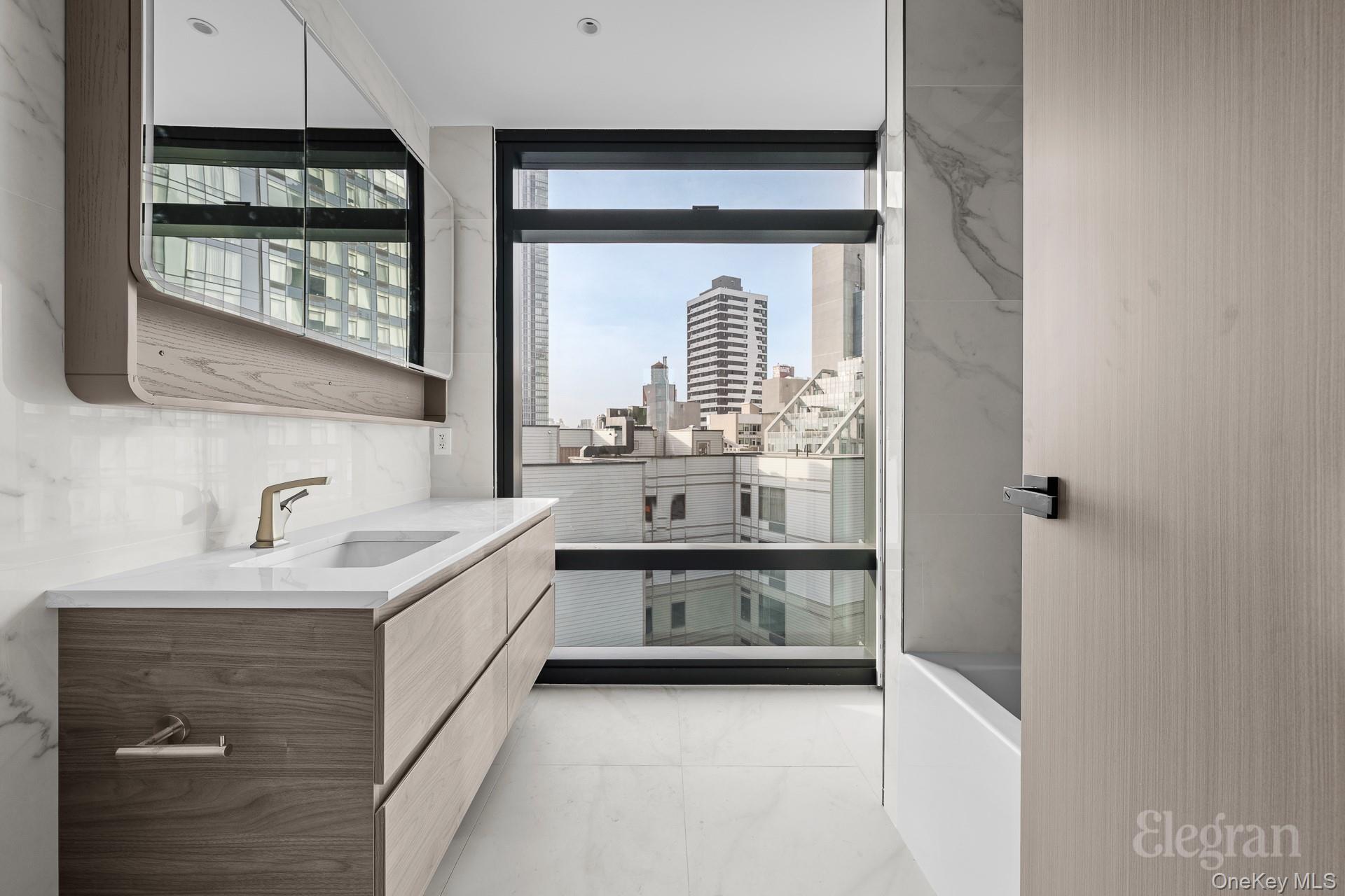 #12 photo, 4262 Hunter Street, कुईंस Long Island City , NY 11101