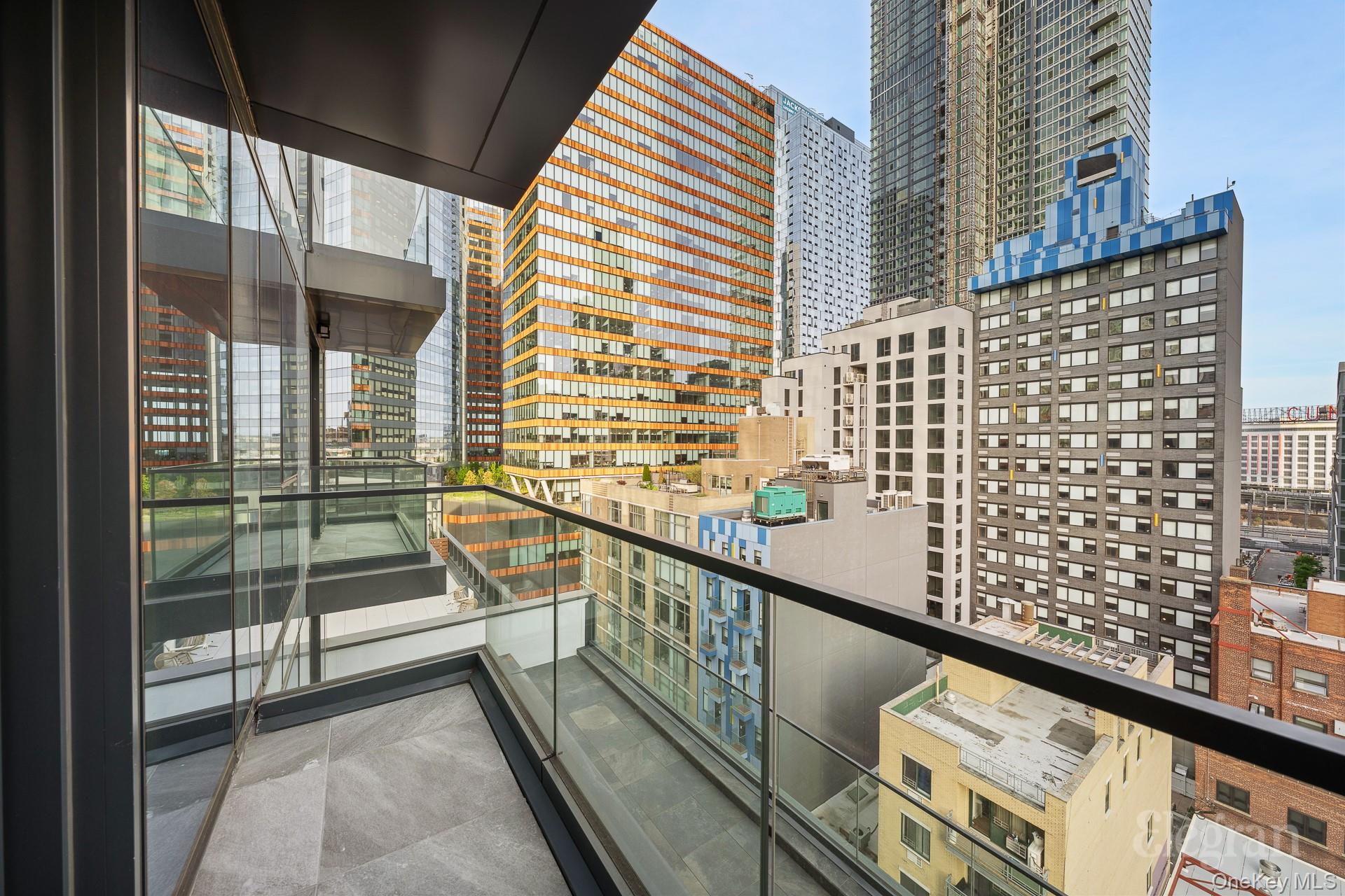 #16 photo, 4262 Hunter Street, कुईंस Long Island City , NY 11101