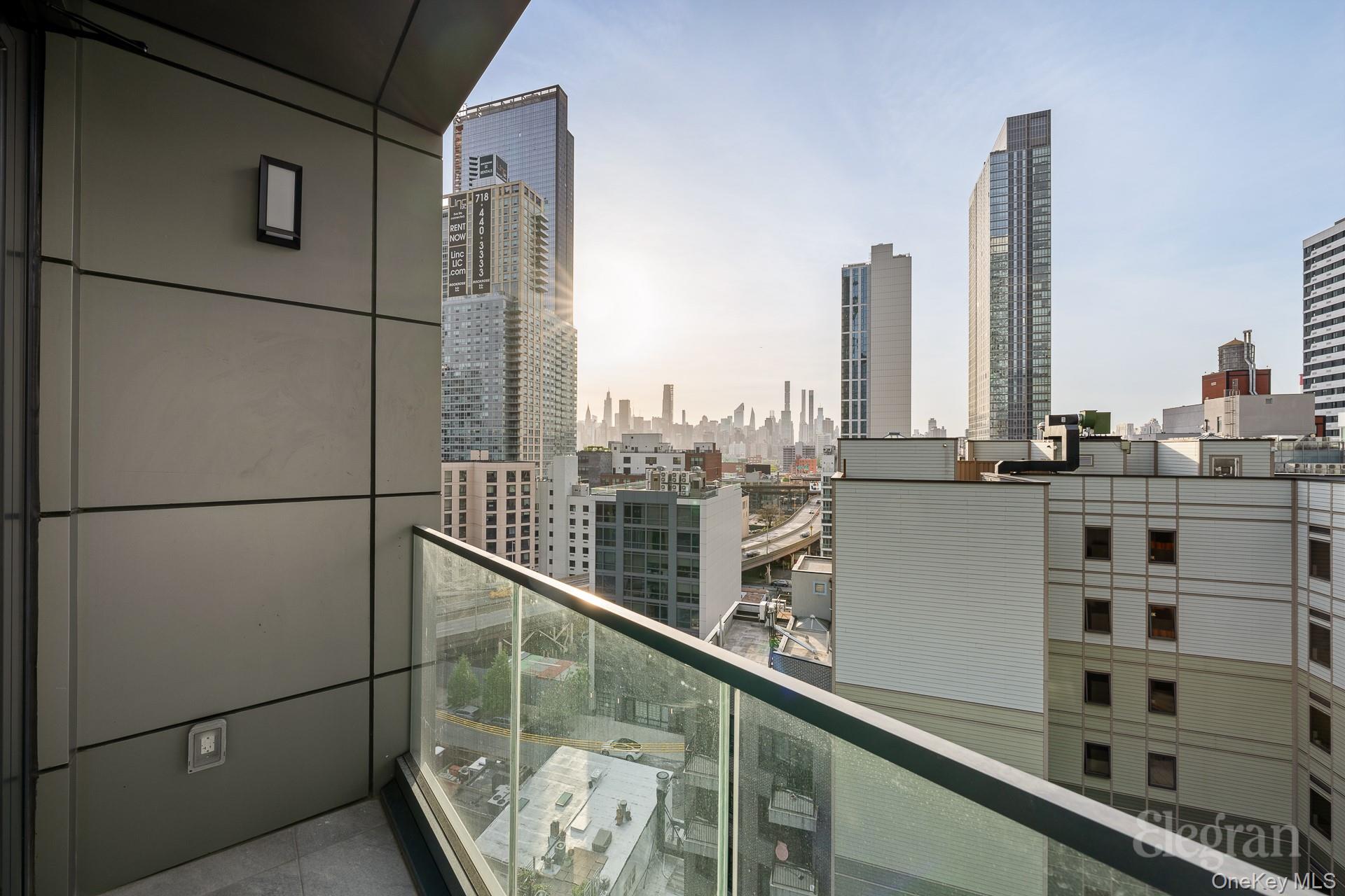 #17 photo, 4262 Hunter Street, कुईंस Long Island City , NY 11101