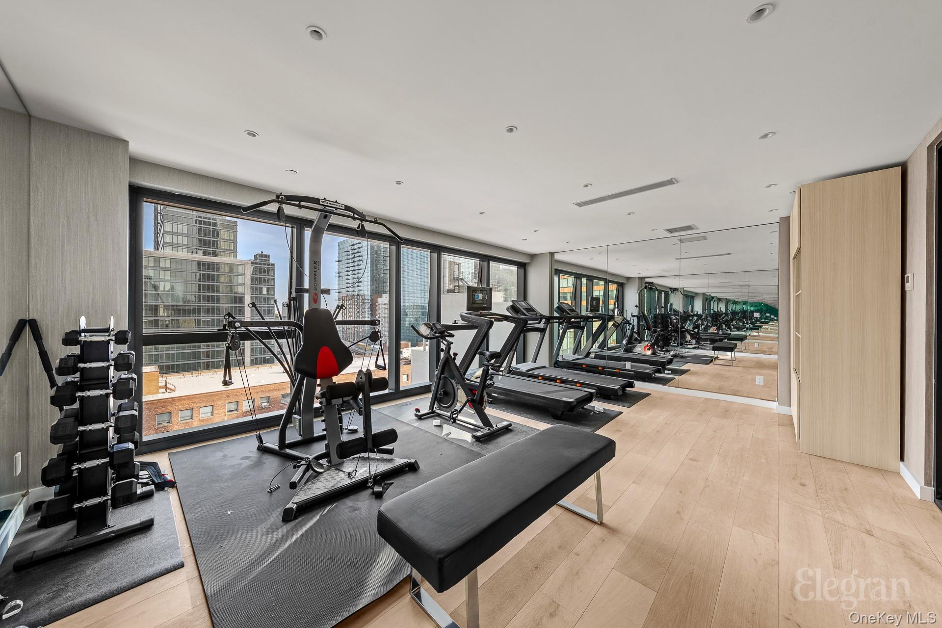 #18 photo, 4262 Hunter Street, कुईंस Long Island City , NY 11101