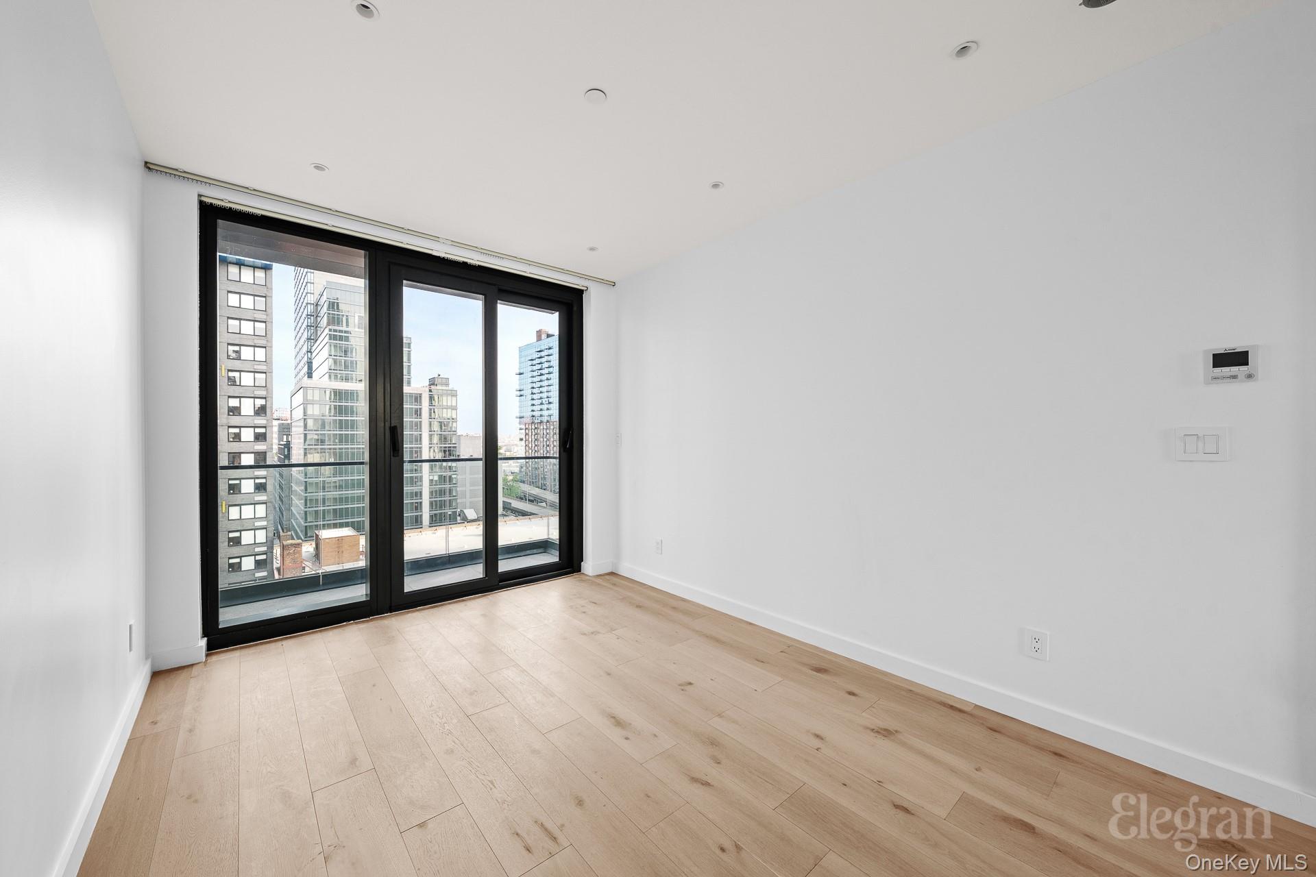 #9 photo, 4262 Hunter Street, कुईंस Long Island City , NY 11101