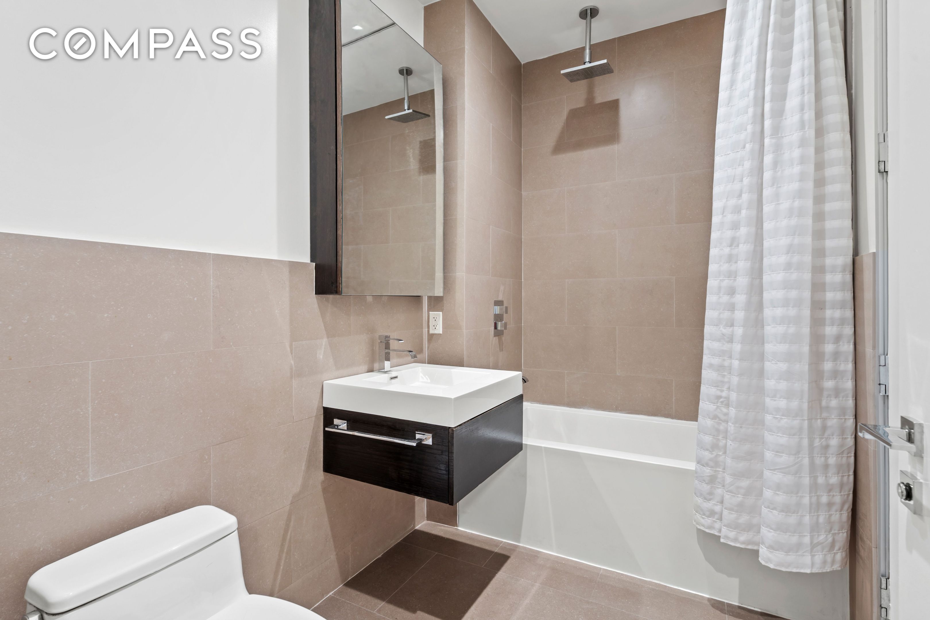 #8 photo, 140 W 22nd Street, मैनहटन Chelsea , NY 10011