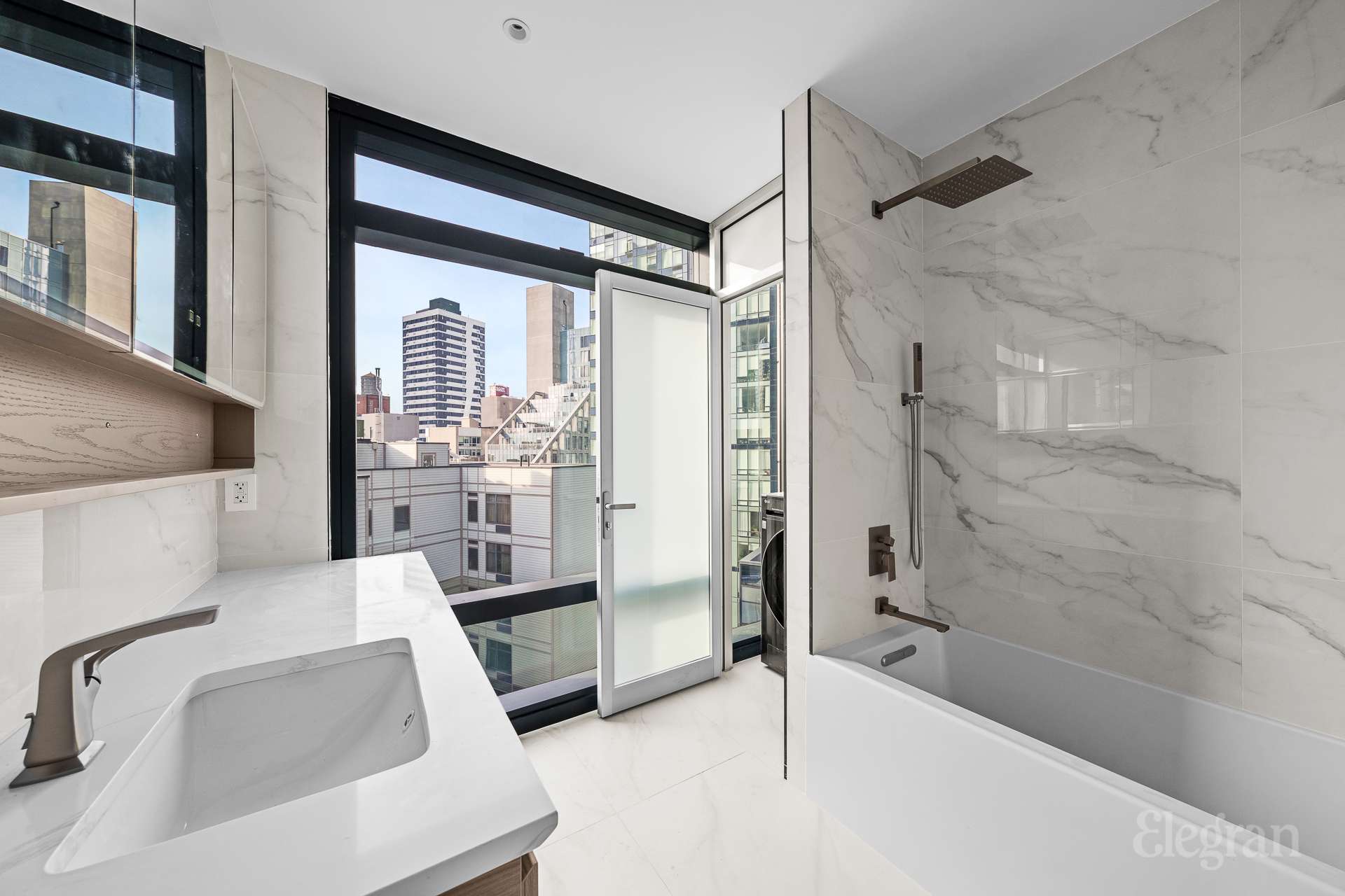 #13 photo, 42-62 Hunter Street, कुईंस Long Island City , NY 11101