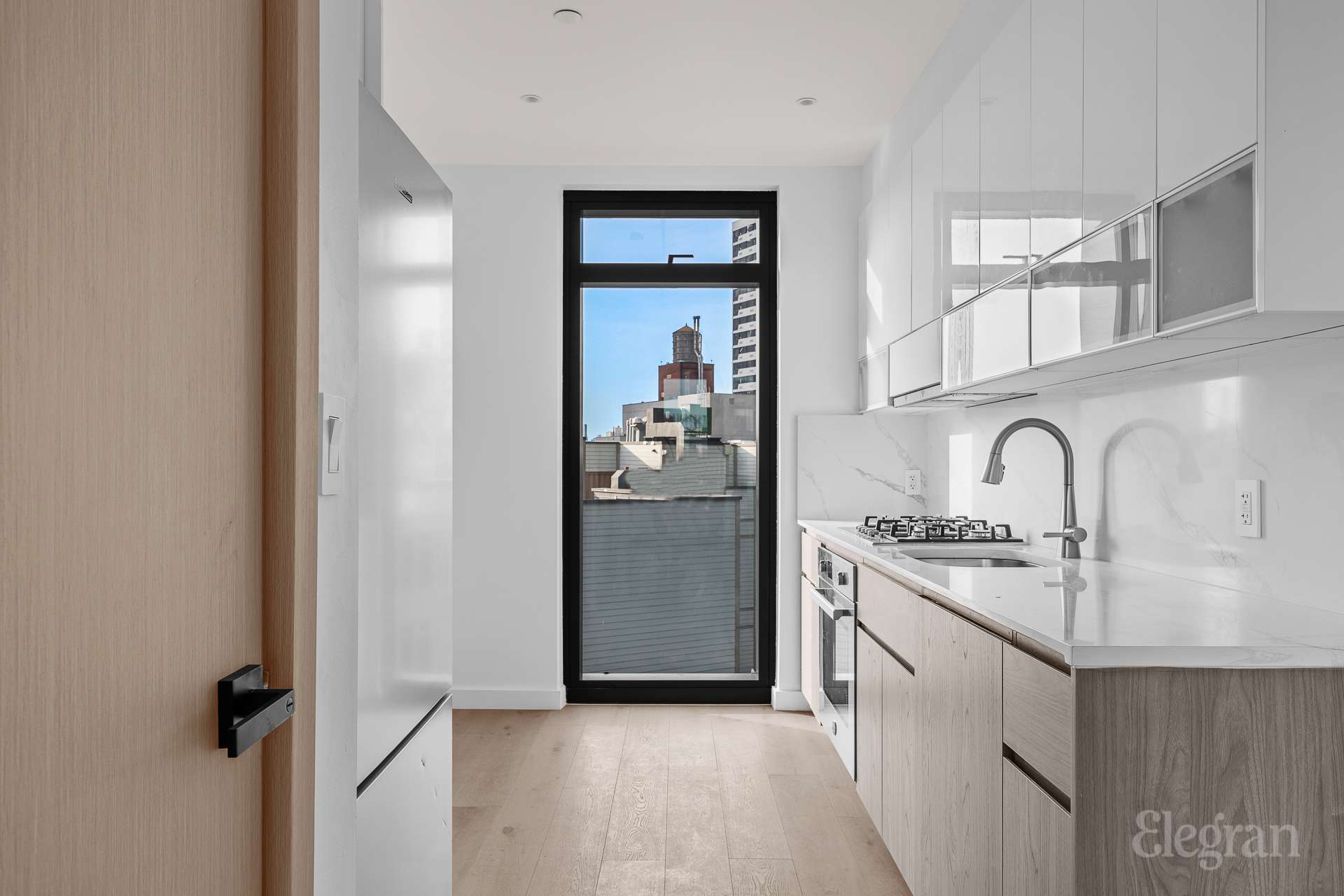 #6 photo, 42-62 Hunter Street, कुईंस Long Island City , NY 11101