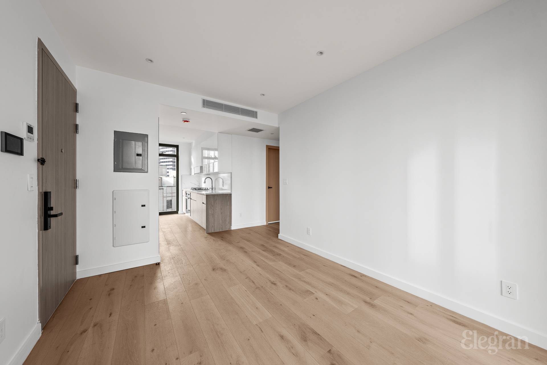 #8 photo, 42-62 Hunter Street, कुईंस Long Island City , NY 11101