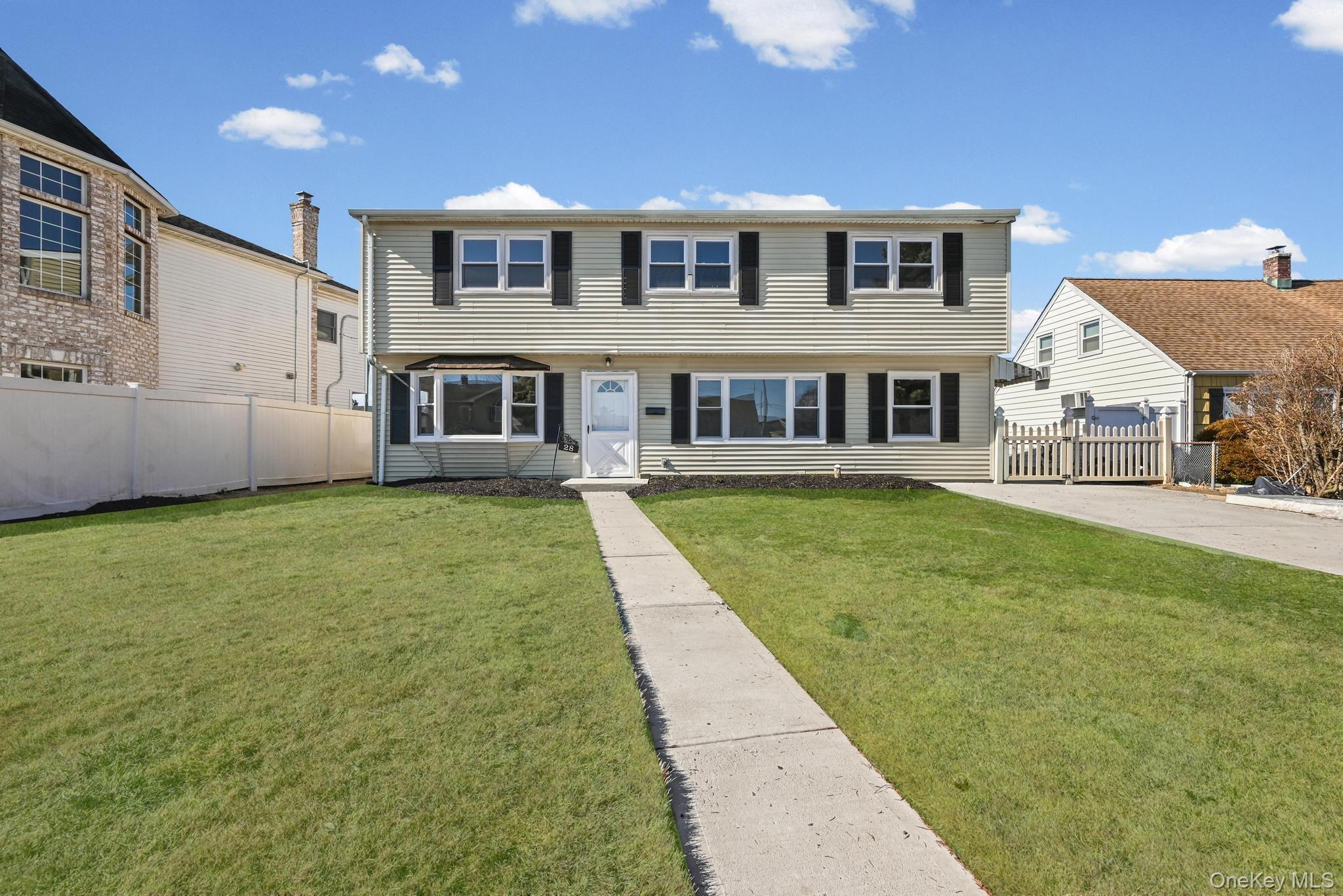 #1 photo, 28 Candle Lane, 長島 Levittown , NY 11756