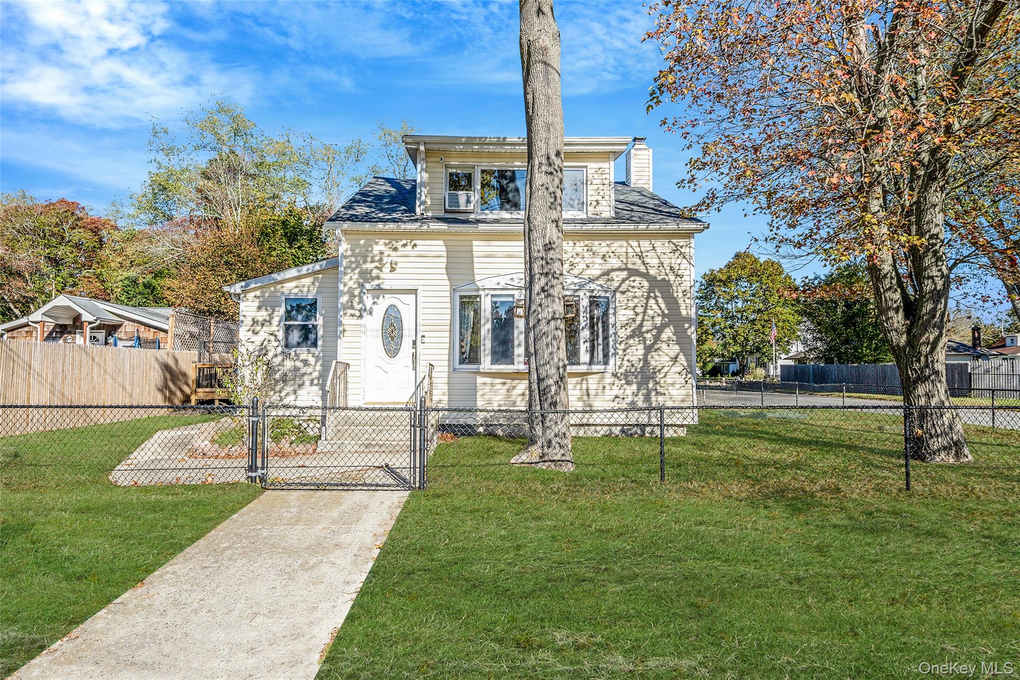 #1 photo, 267 Dogwood Road, Mastic Beach , NY 11951