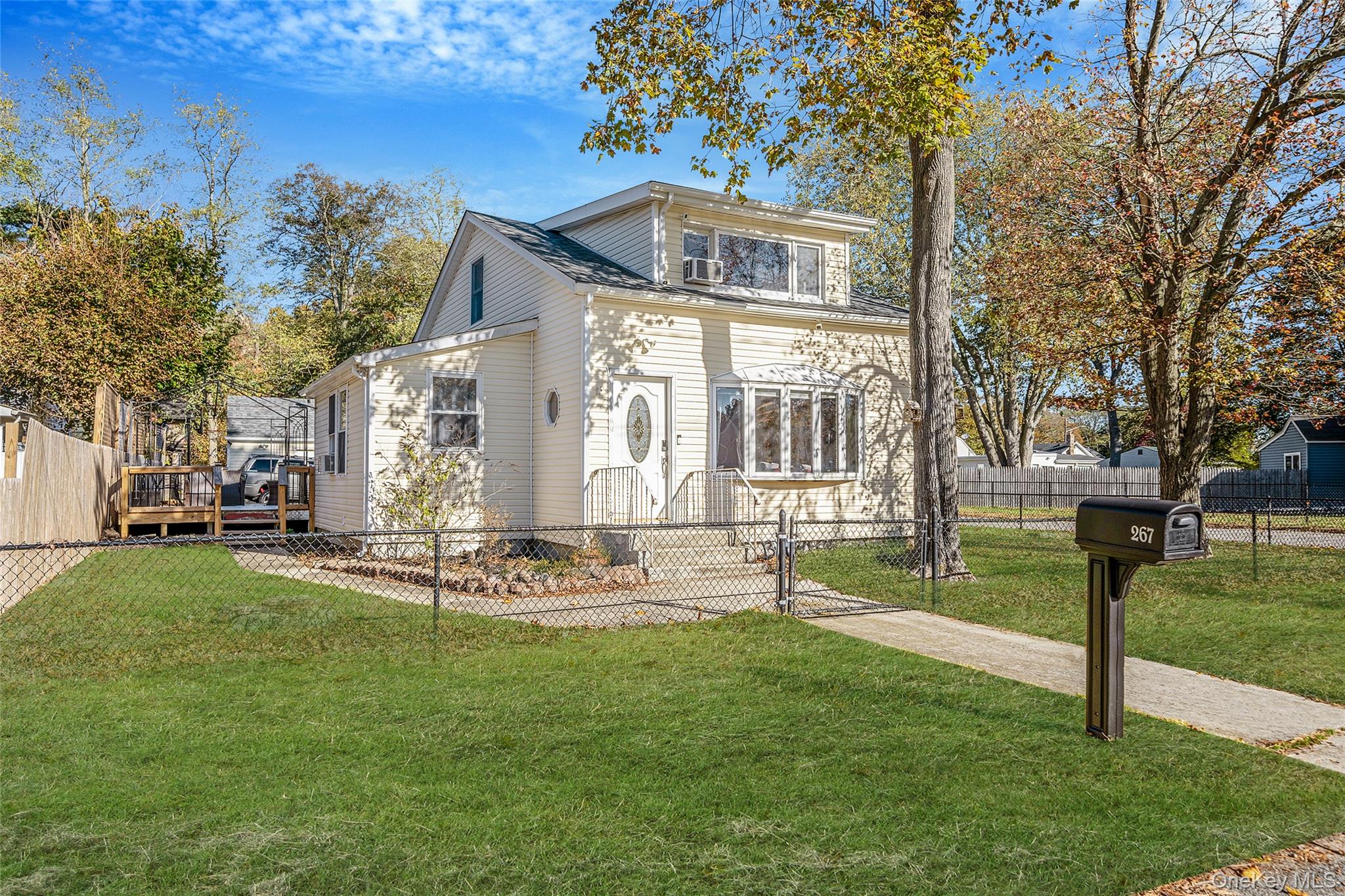 #2 photo, 267 Dogwood Road, Mastic Beach , NY 11951