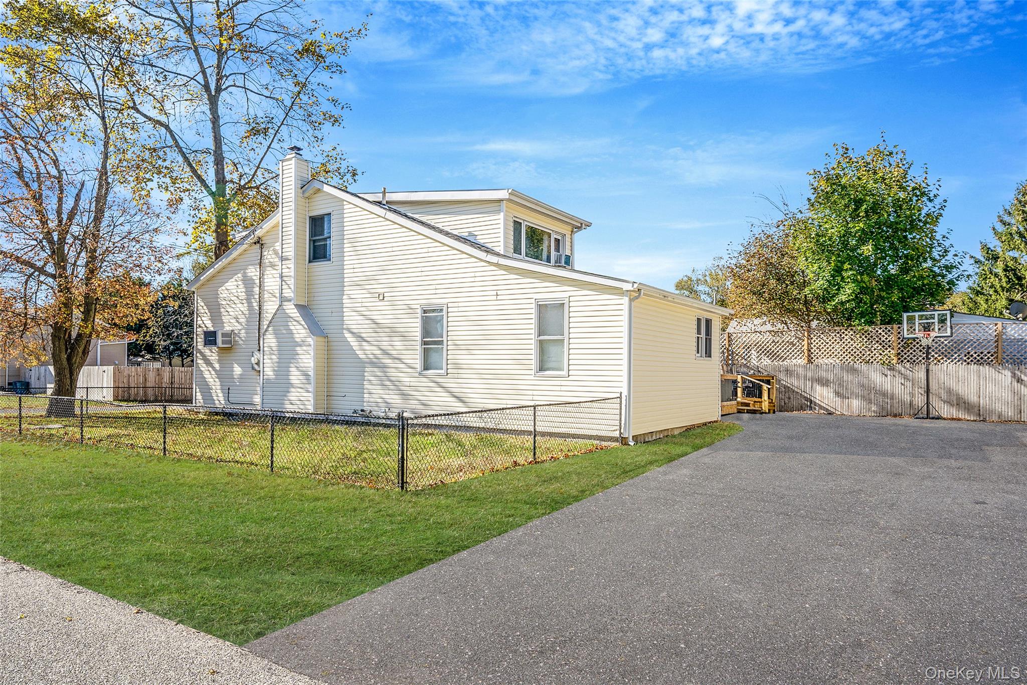 #4 photo, 267 Dogwood Road, Mastic Beach , NY 11951