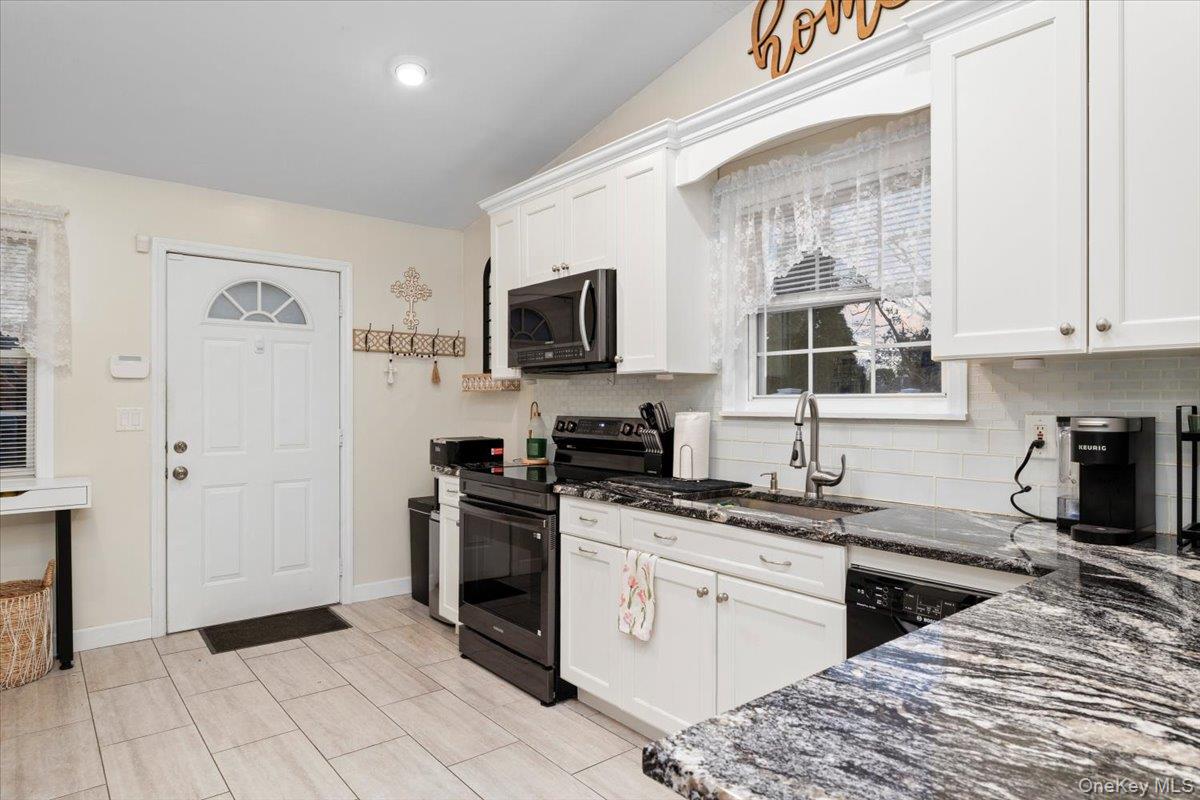 #2 photo, 65 Pearl Avenue, Holtsville , NY 11742