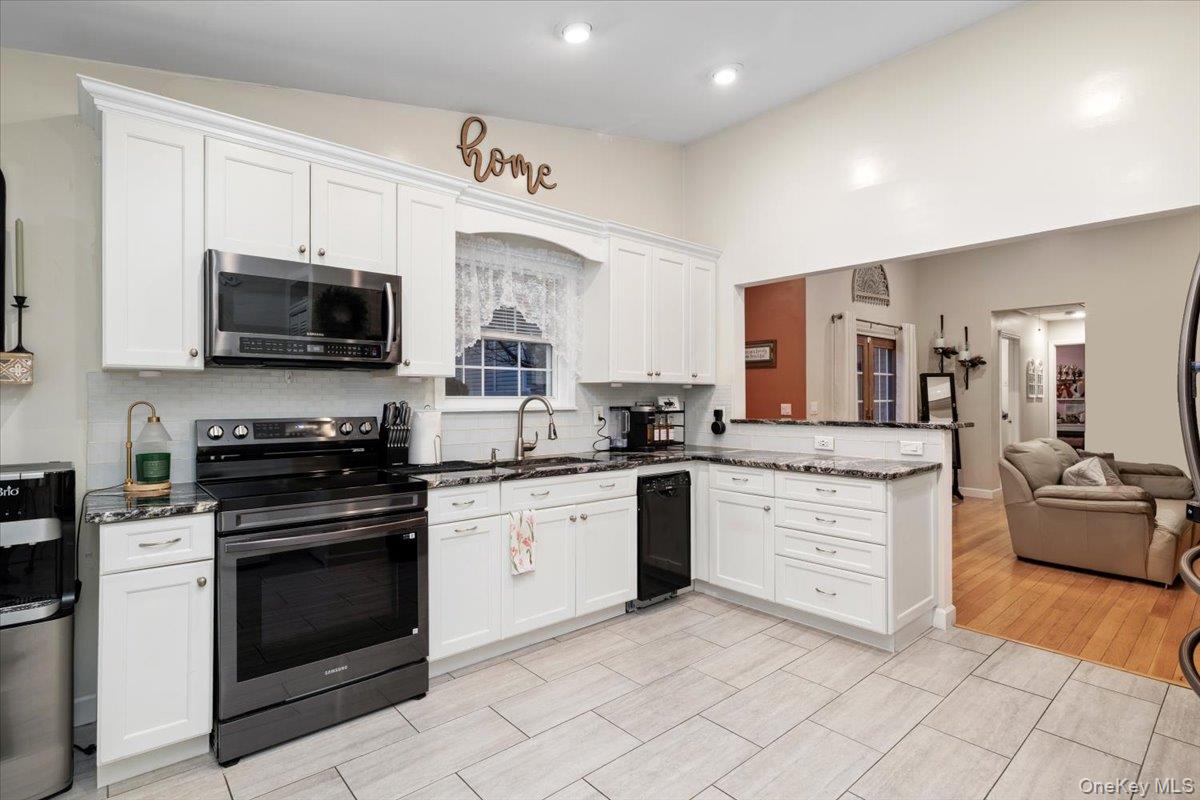 #3 photo, 65 Pearl Avenue, Holtsville , NY 11742