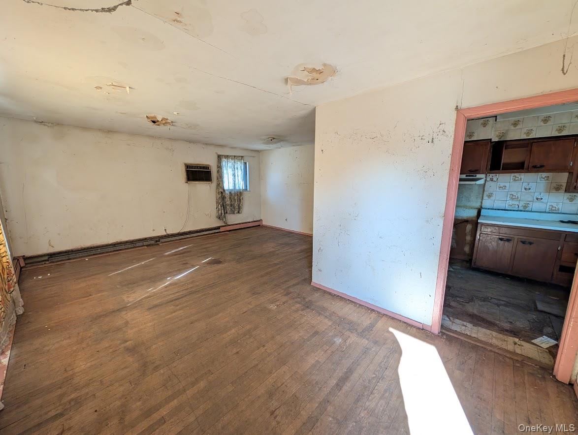 #2 photo, 388 Vespucci Avenue, Copiague , NY 11726