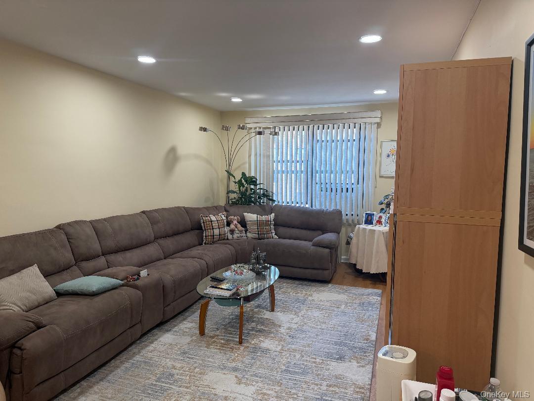 #10 photo, 87-15 204th Street, Hollis , NY 11423