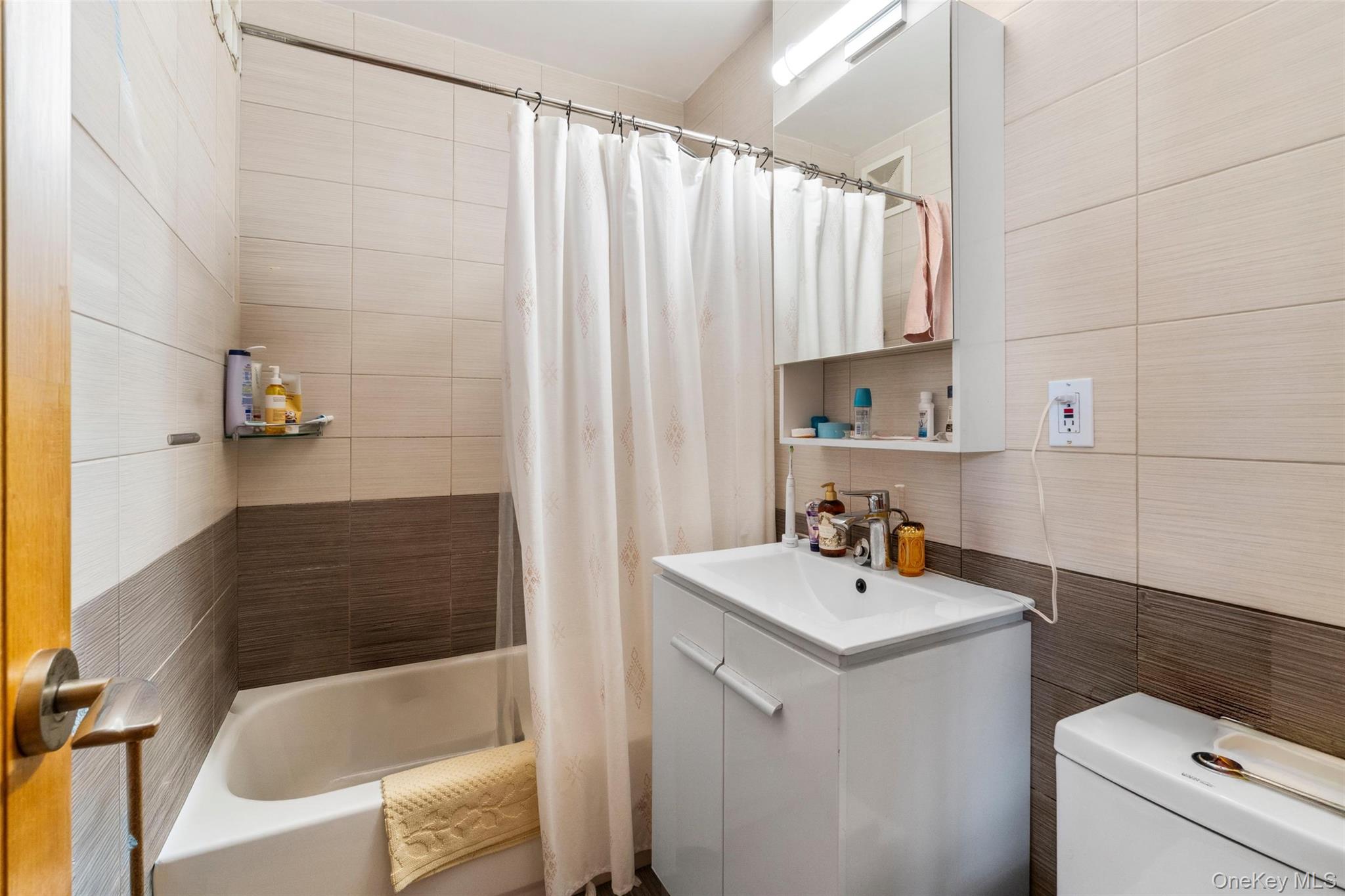 #11 photo, 735 Avenue, Brooklyn , NY 11223