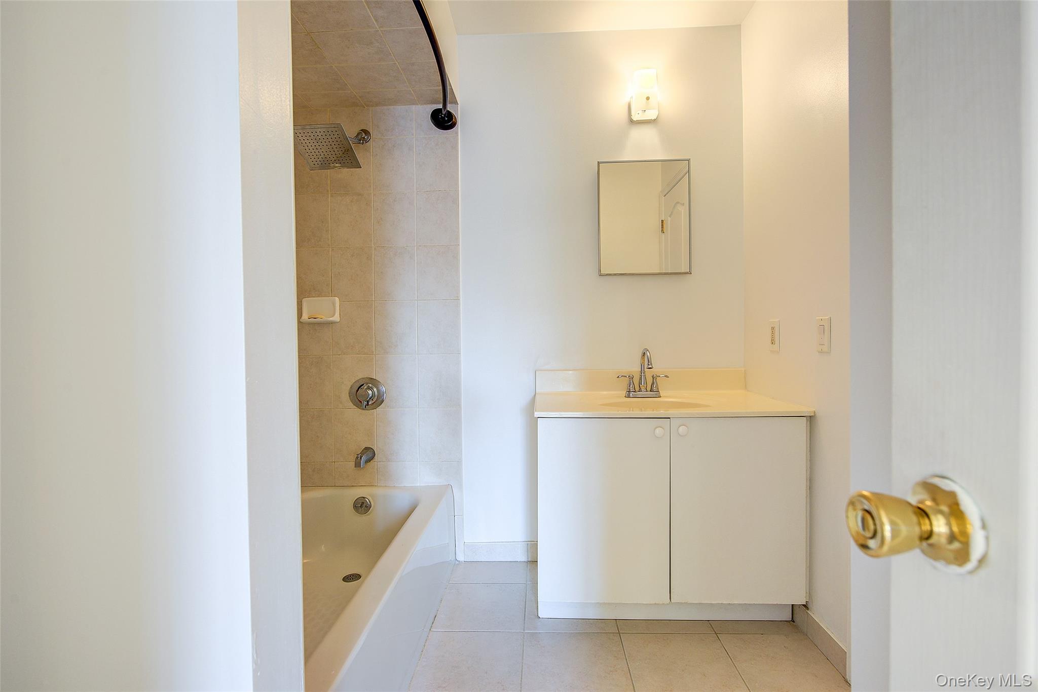 #14 photo, 3102 Richmond Terrace, جزيرة ستاتن Staten Island , NY 10303