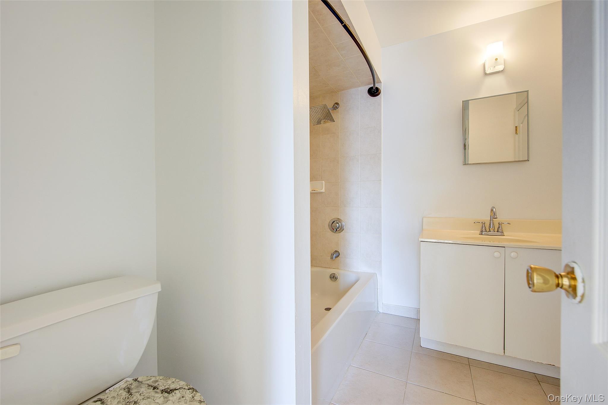 #15 photo, 3102 Richmond Terrace, جزيرة ستاتن Staten Island , NY 10303