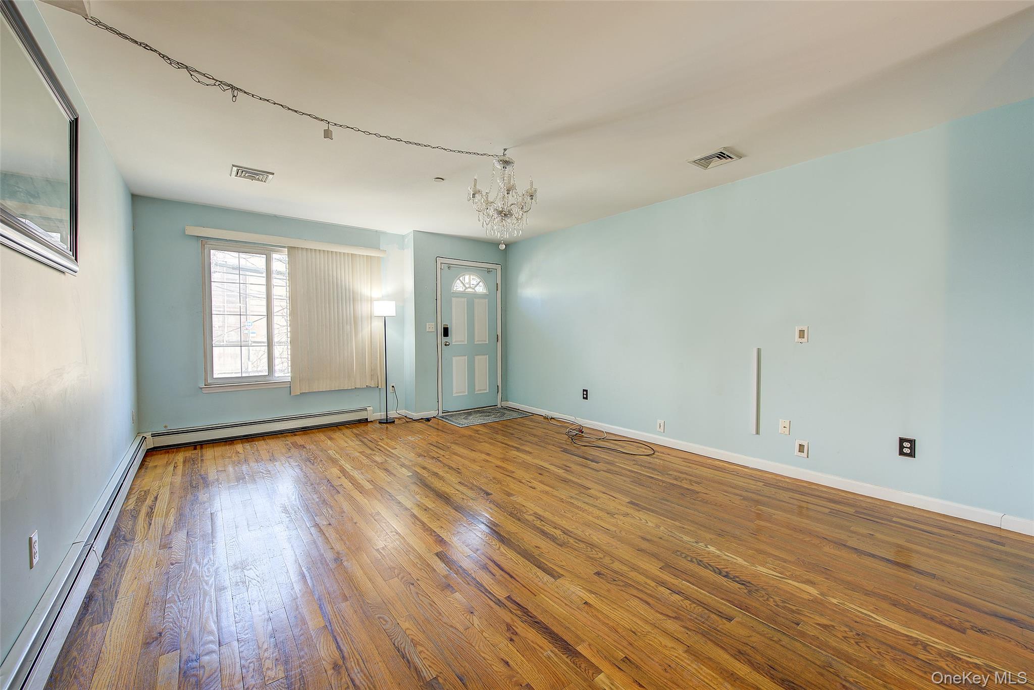 #4 photo, 3102 Richmond Terrace, جزيرة ستاتن Staten Island , NY 10303