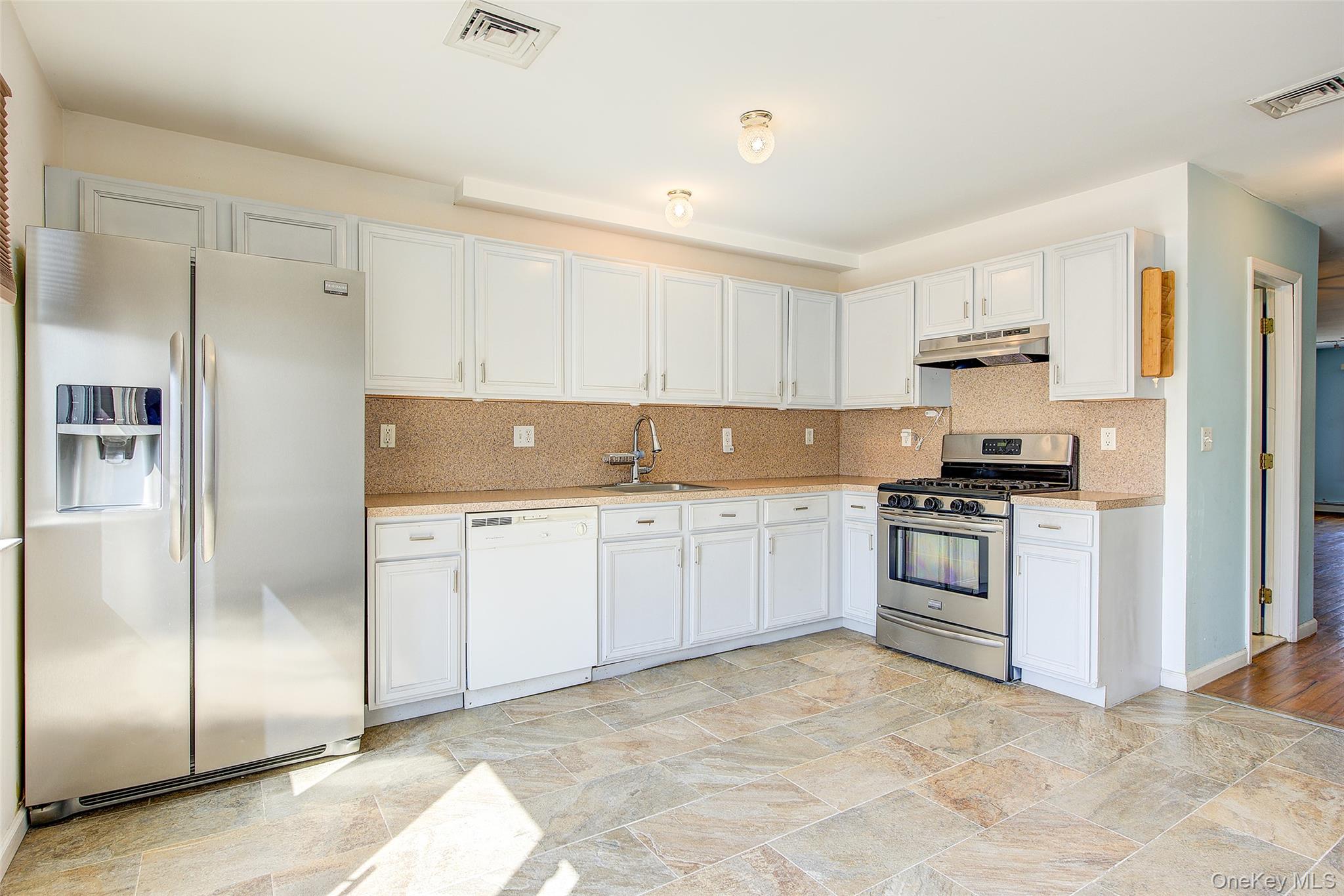 #6 photo, 3102 Richmond Terrace, جزيرة ستاتن Staten Island , NY 10303