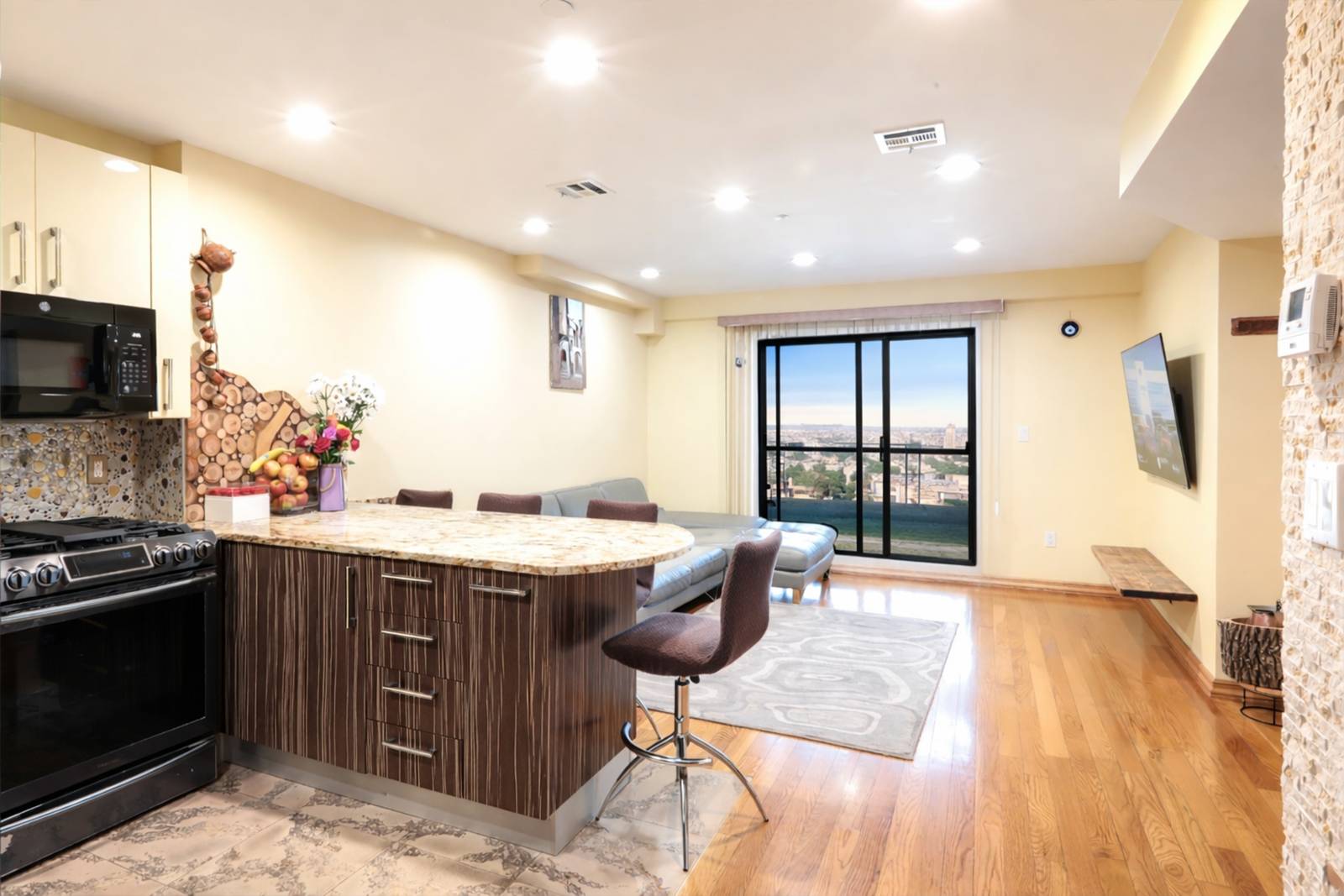 #1 photo, 3015 BRIGHTON 6 STREET, ব্রুকলিন Brighton Beach , NY 11235