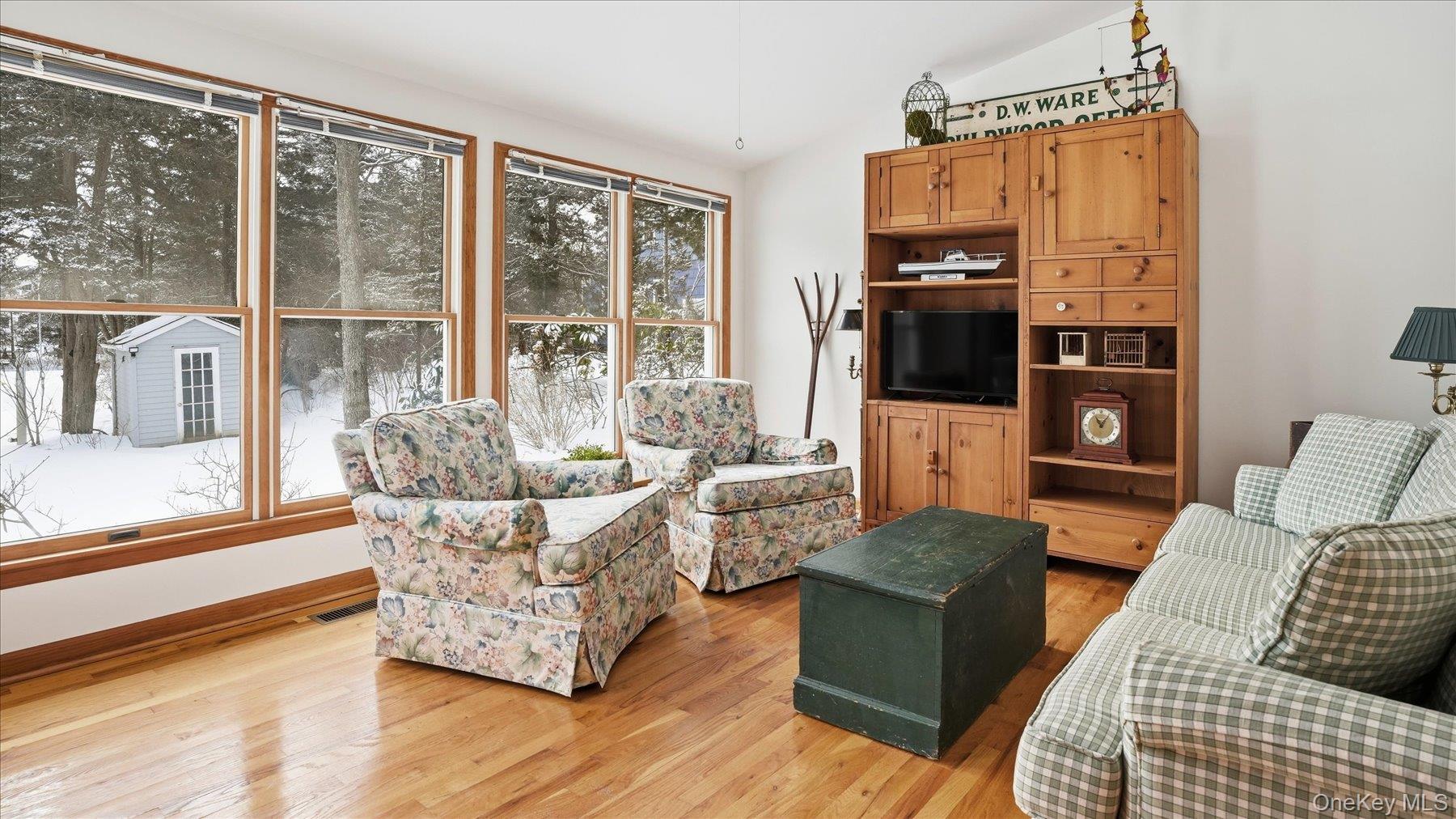 #11 photo, 55 Leafy Way, Aquebogue , NY 11931