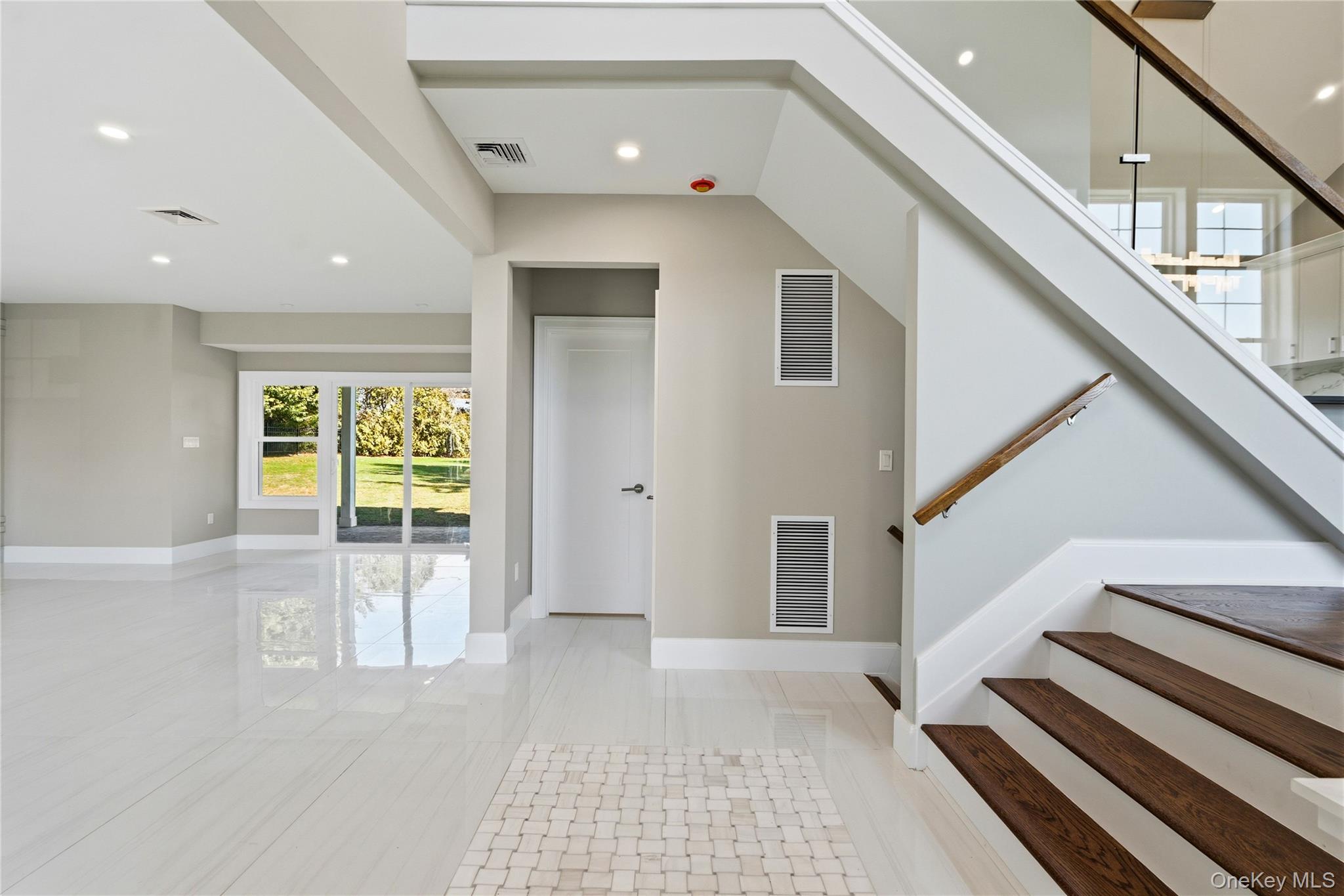 #6 photo, 6 Adrienne Drive, 長島 Old Bethpage , NY 11804