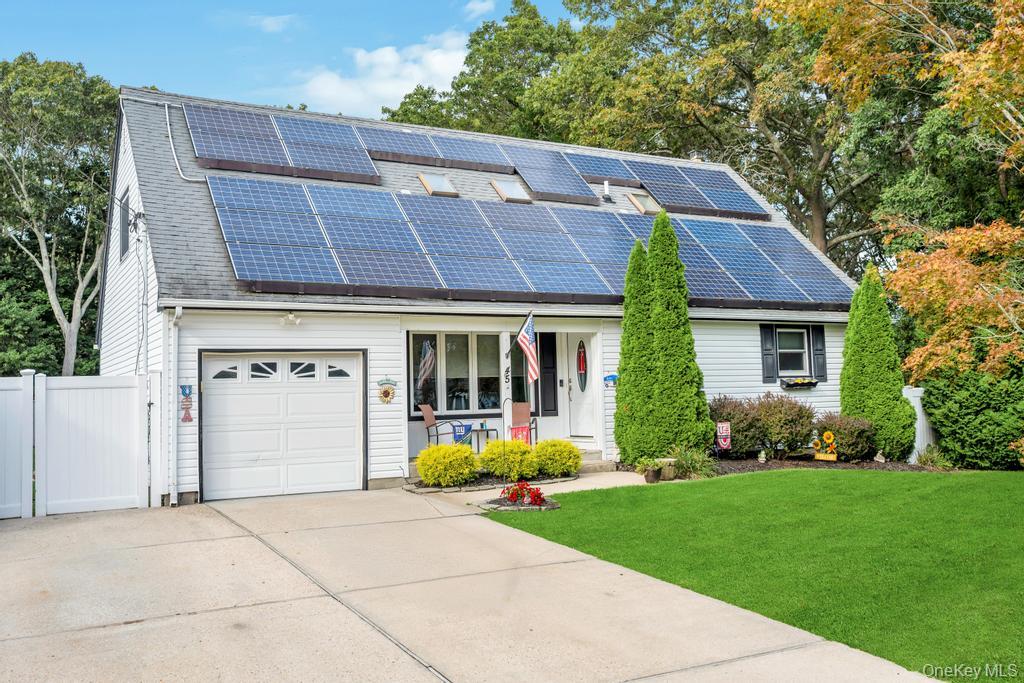 #1 photo, 45 Floradora Drive, מחוז סאפוק Mastic , NY 11950