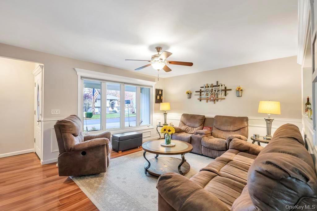 #12 photo, 45 Floradora Drive, מחוז סאפוק Mastic , NY 11950