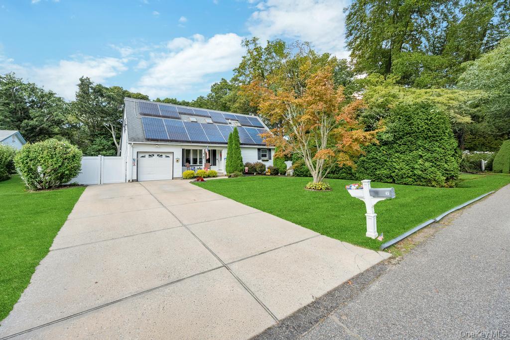 #2 photo, 45 Floradora Drive, מחוז סאפוק Mastic , NY 11950