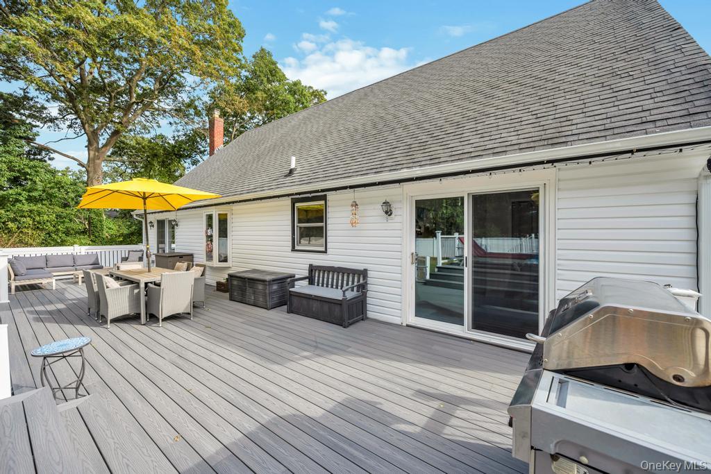 #4 photo, 45 Floradora Drive, מחוז סאפוק Mastic , NY 11950