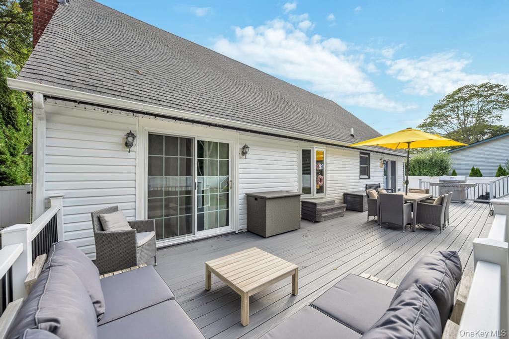 #6 photo, 45 Floradora Drive, מחוז סאפוק Mastic , NY 11950