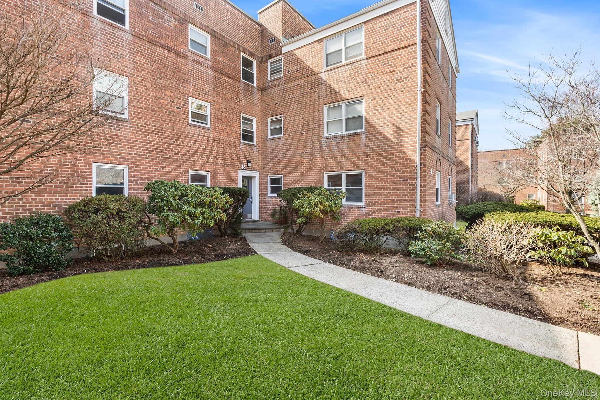 #1 photo, 320 S Broadway, Tarrytown , NY 10591