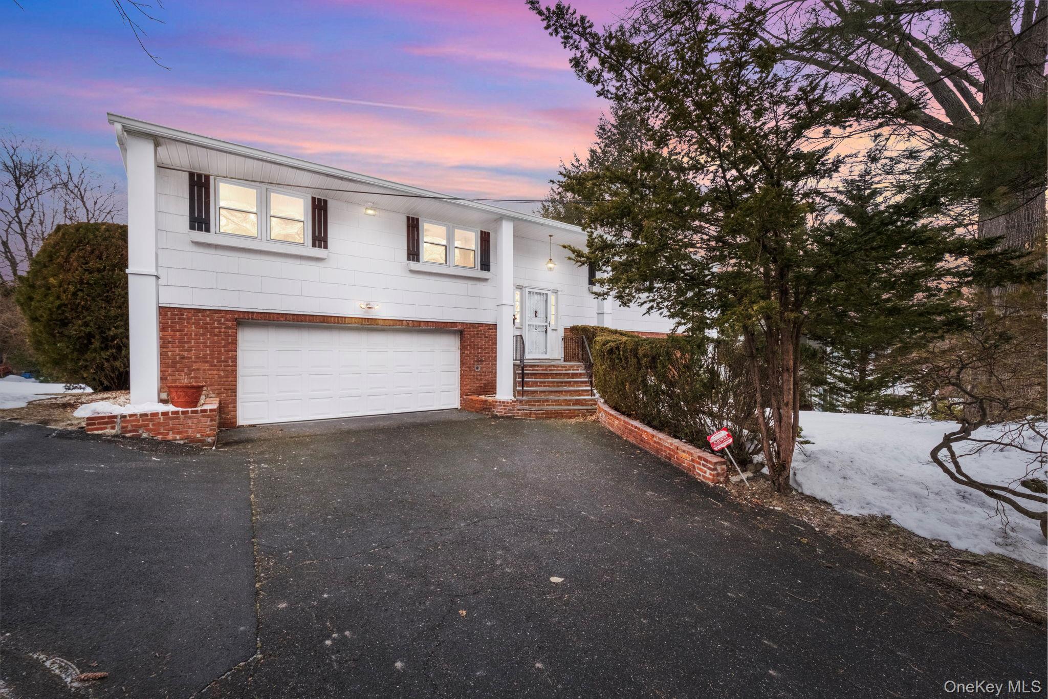 #1 photo, 32 Bramble Brook Road, Ardsley , NY 10502