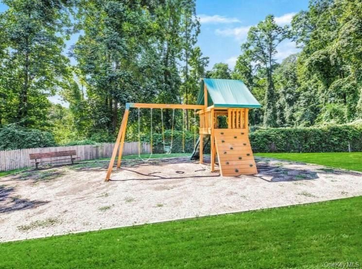 #4 photo, 12 Granada Crescent, White Plains , NY 10603