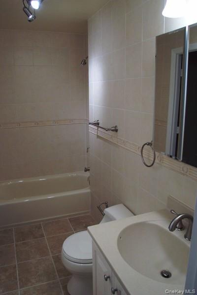 #7 photo, 12 Granada Crescent, White Plains , NY 10603