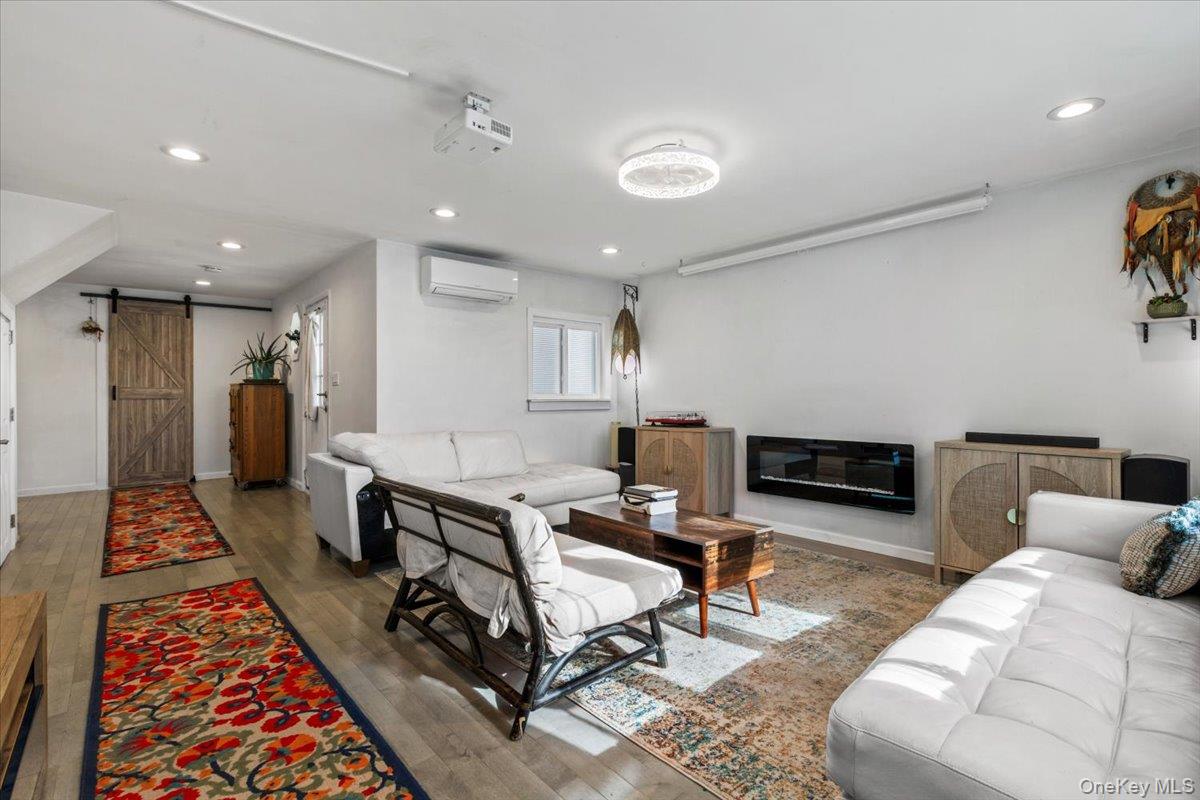 #4 photo, 163D Edgwater, Bronx , NY 10465