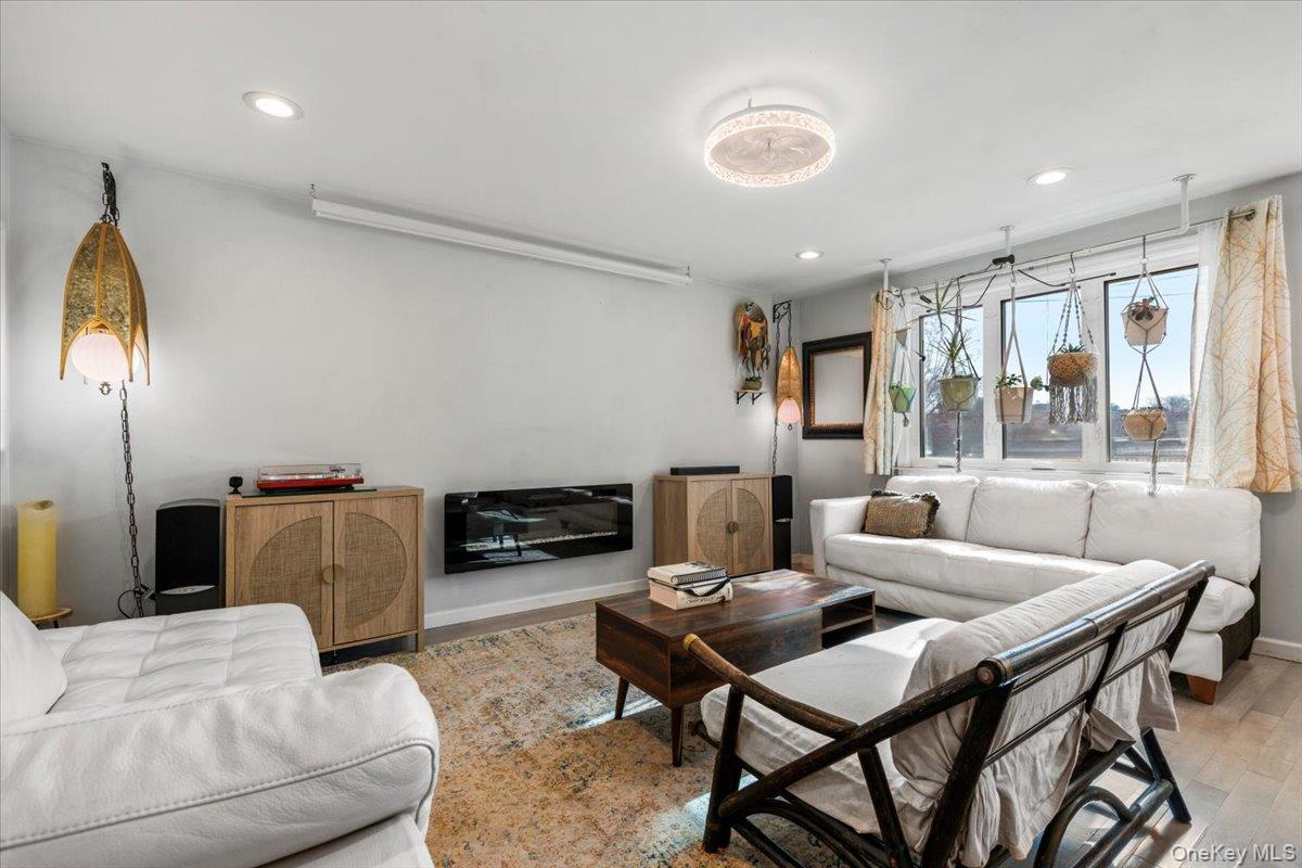 #7 photo, 163D Edgwater, Bronx , NY 10465