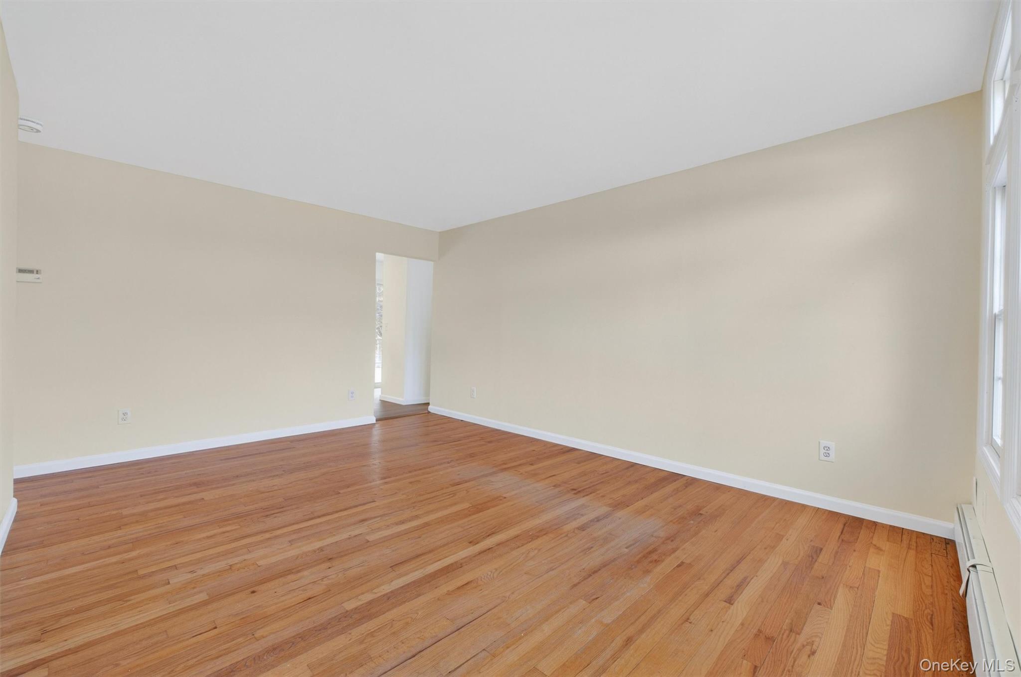 #4 photo, 19 Cayuga Drive, 뉴욕주 Wappingers Falls , NY 12590