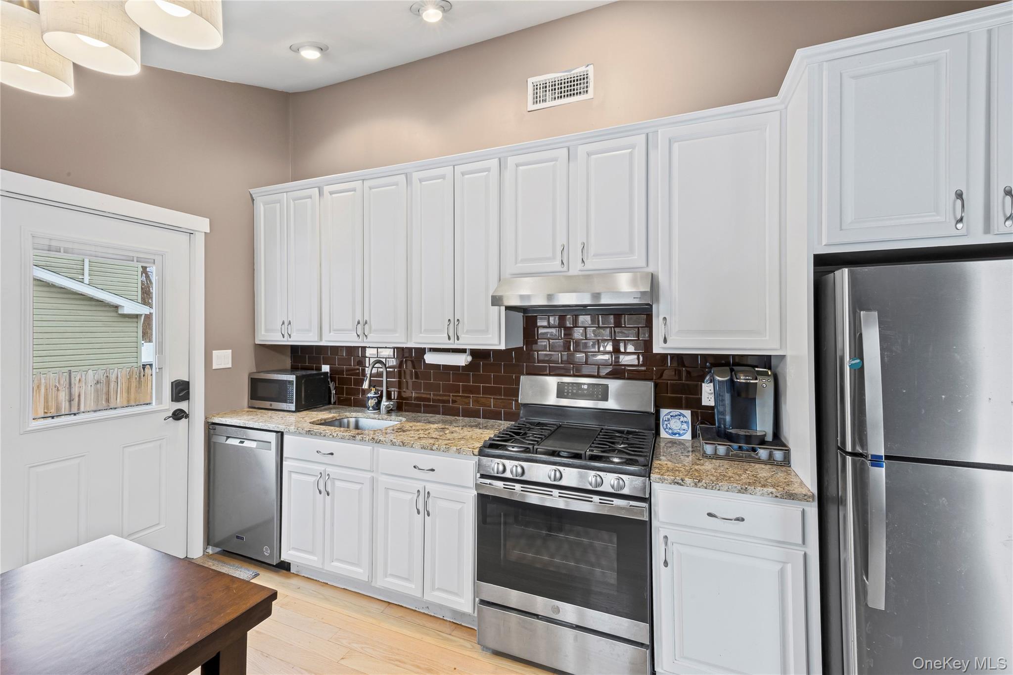 #3 photo, 432 Bohemia Parkway, সাফোক কাউন্টি Sayville , NY 11782