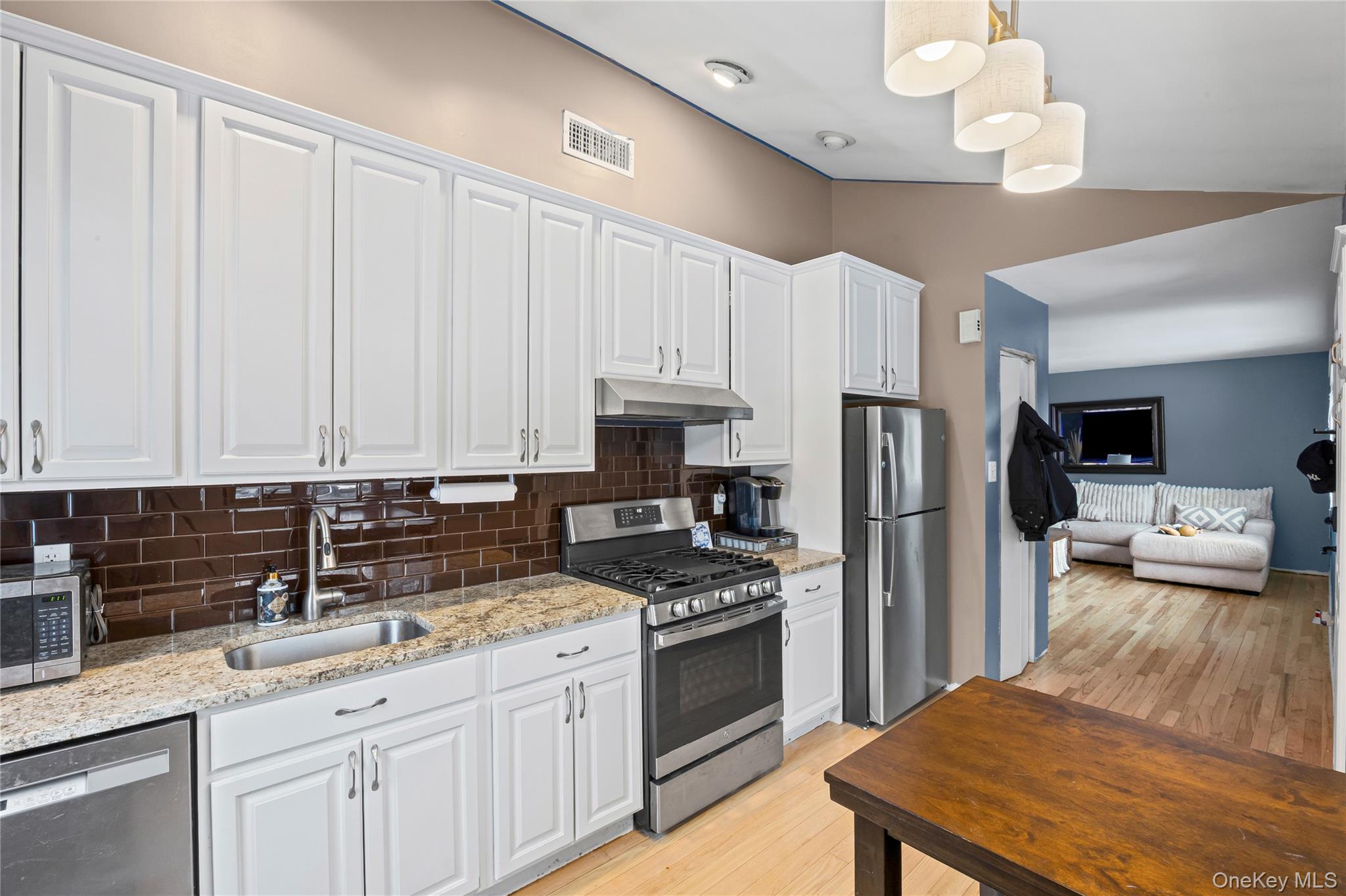 #5 photo, 432 Bohemia Parkway, সাফোক কাউন্টি Sayville , NY 11782