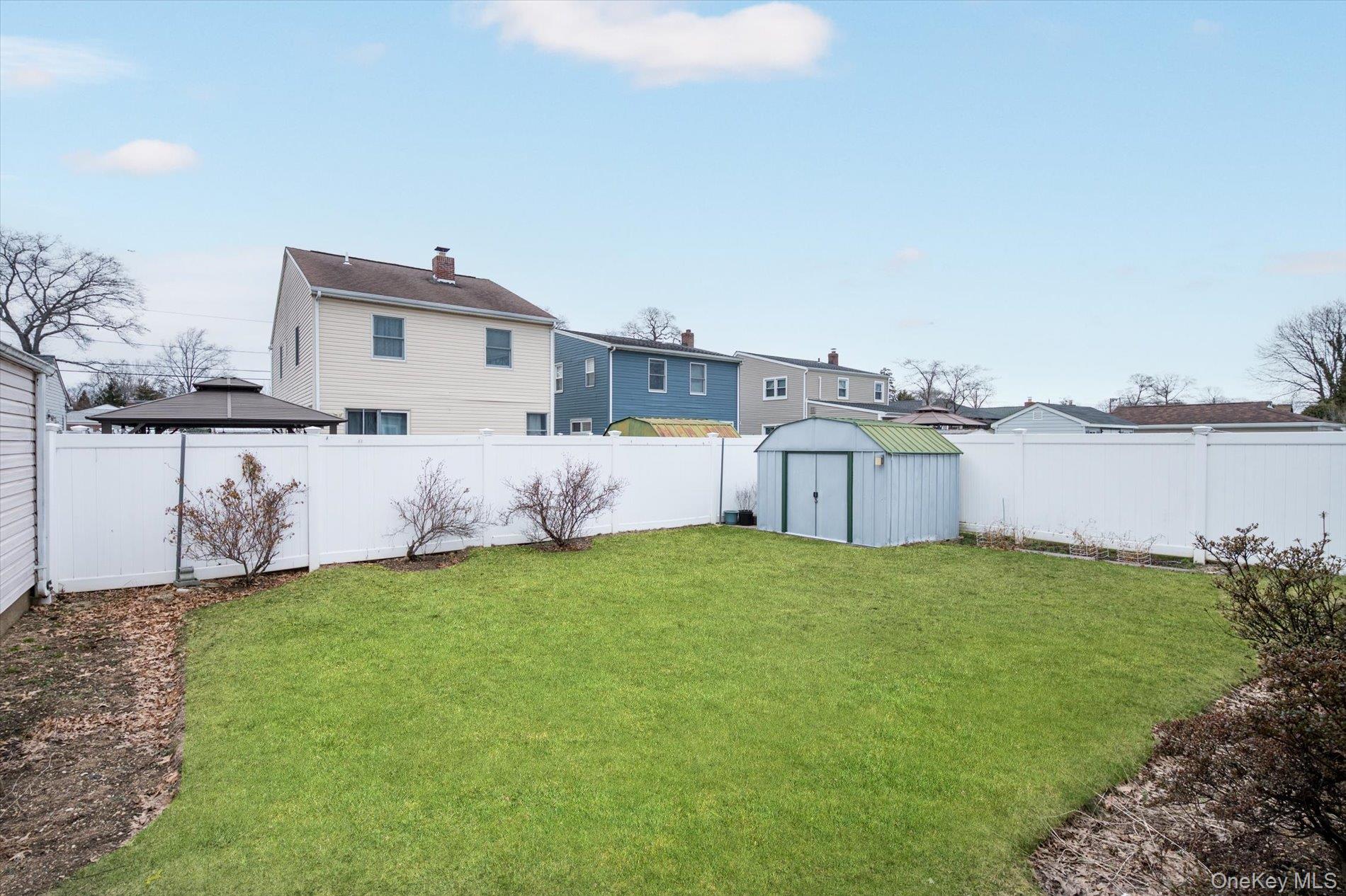 #16 photo, 527 Willow Street, South Hempstead , NY 11550