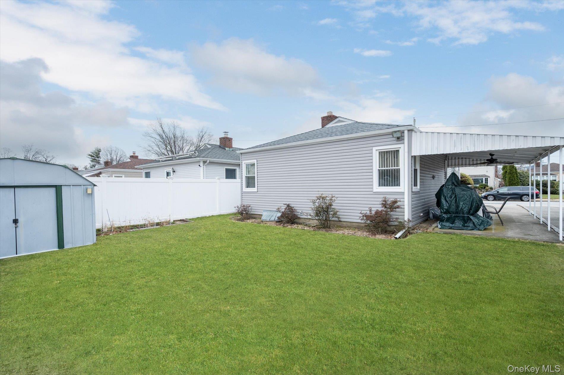 #17 photo, 527 Willow Street, South Hempstead , NY 11550