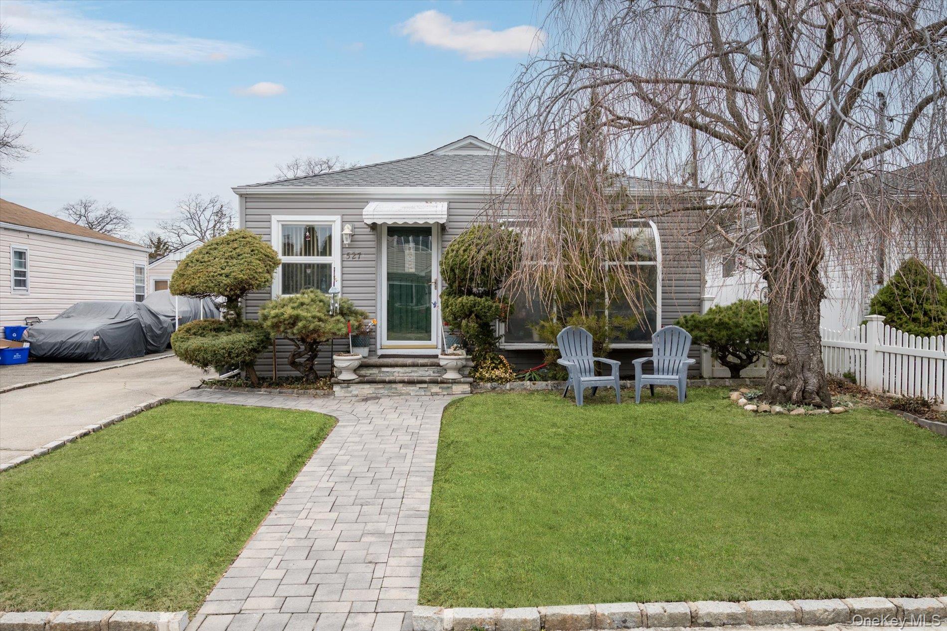 #2 photo, 527 Willow Street, South Hempstead , NY 11550