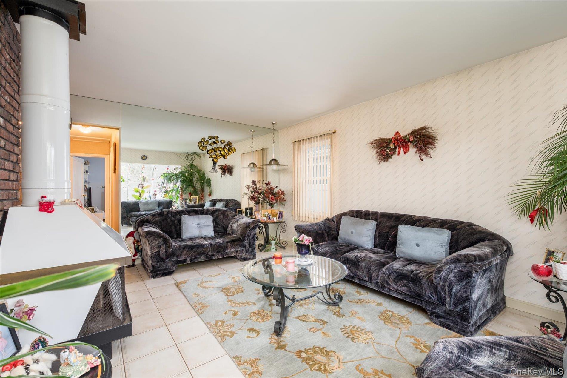 #3 photo, 527 Willow Street, South Hempstead , NY 11550