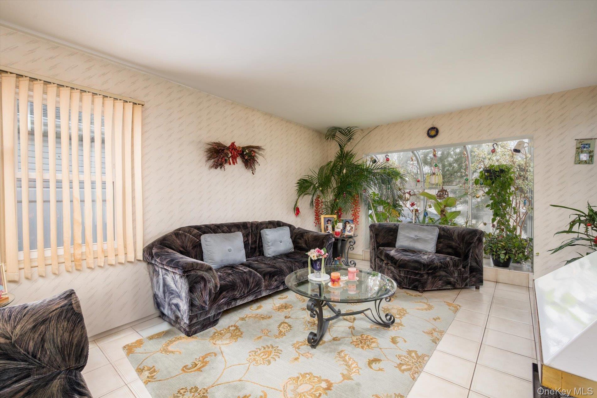 #4 photo, 527 Willow Street, South Hempstead , NY 11550