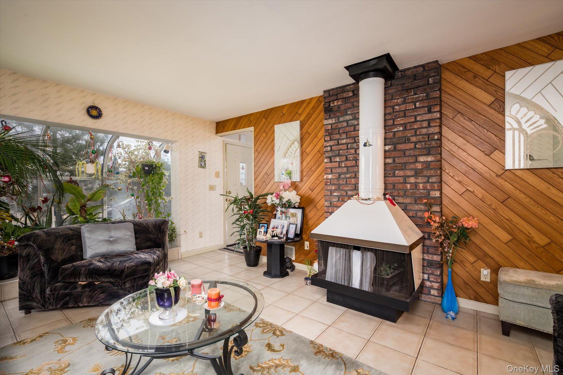 #5 photo, 527 Willow Street, South Hempstead , NY 11550