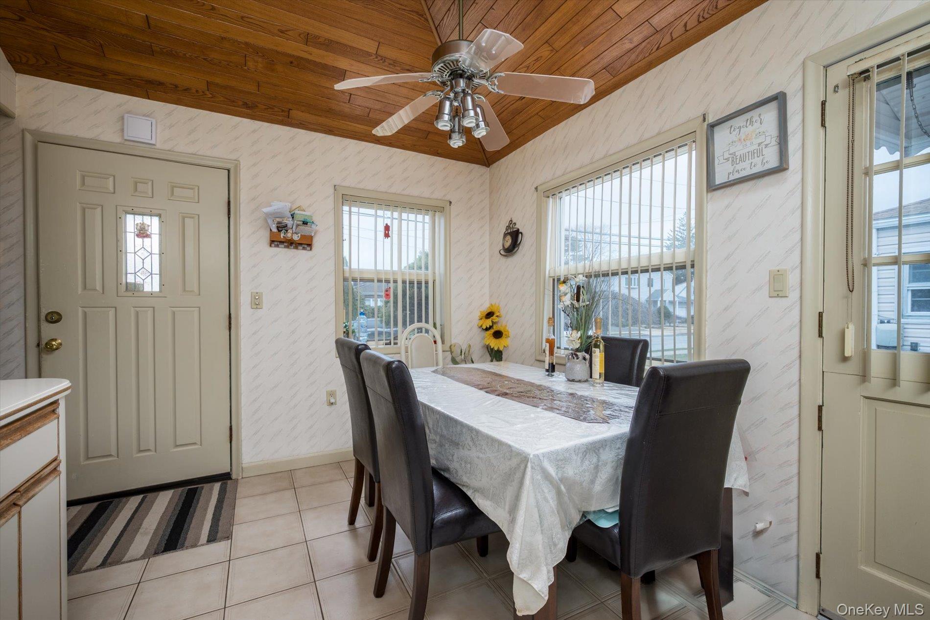 #8 photo, 527 Willow Street, South Hempstead , NY 11550