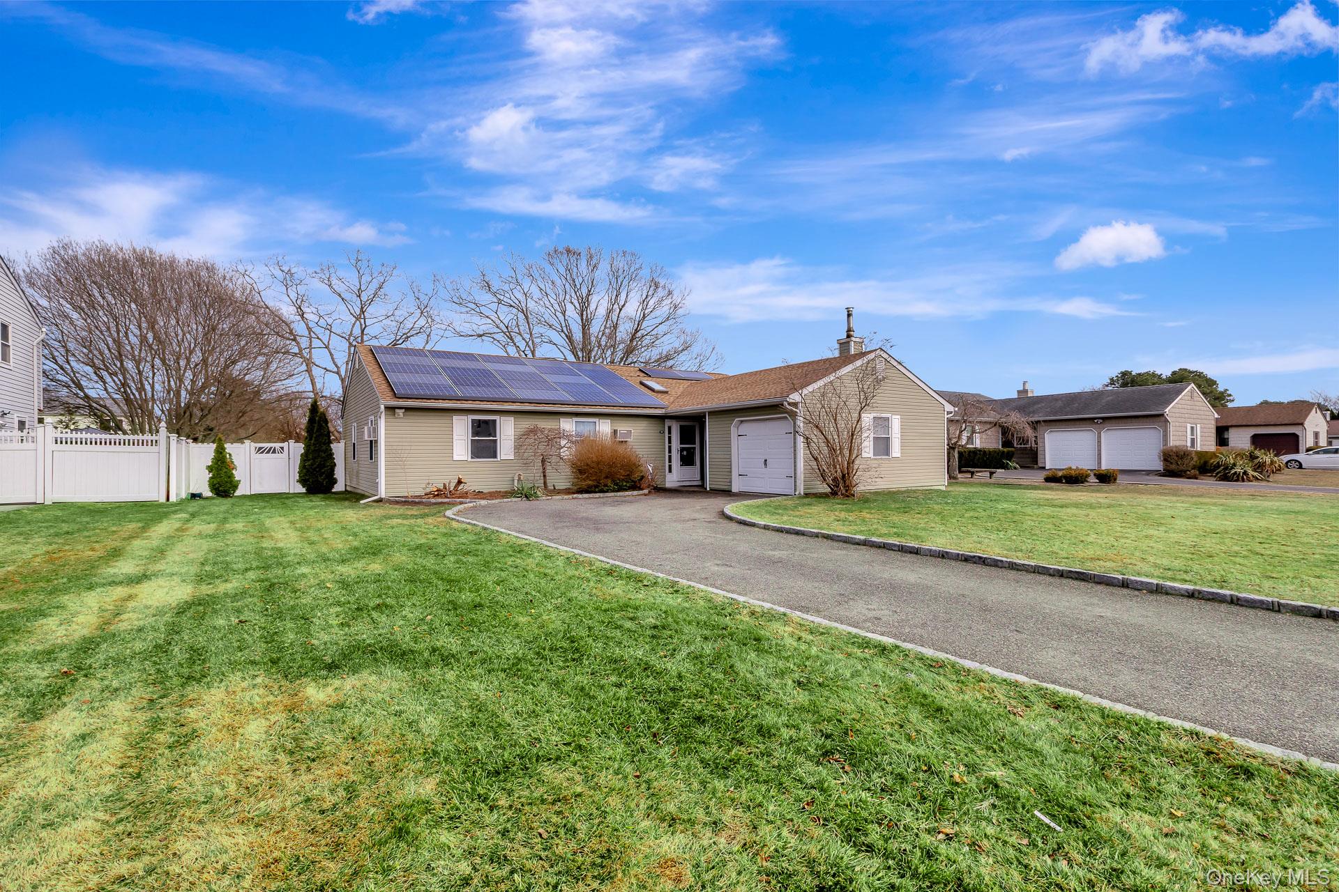 #2 photo, 39 Frost Valley Drive, সাফোক কাউন্টি East Patchogue , NY 11772