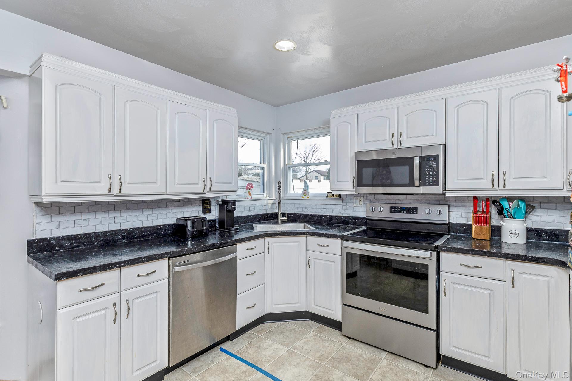 #6 photo, 39 Frost Valley Drive, সাফোক কাউন্টি East Patchogue , NY 11772