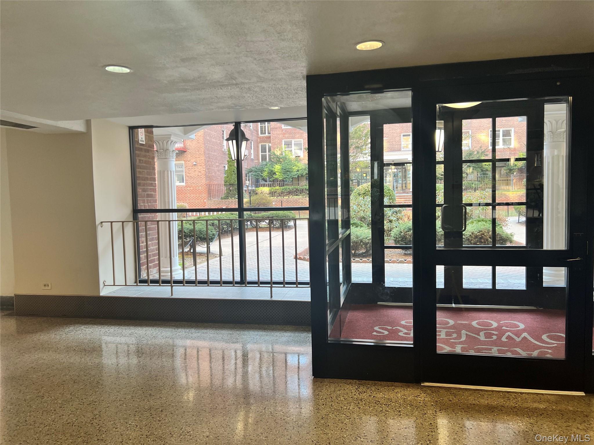 #3 photo, 105-38 63rd Drive, كوينز Forest Hills , NY 11375